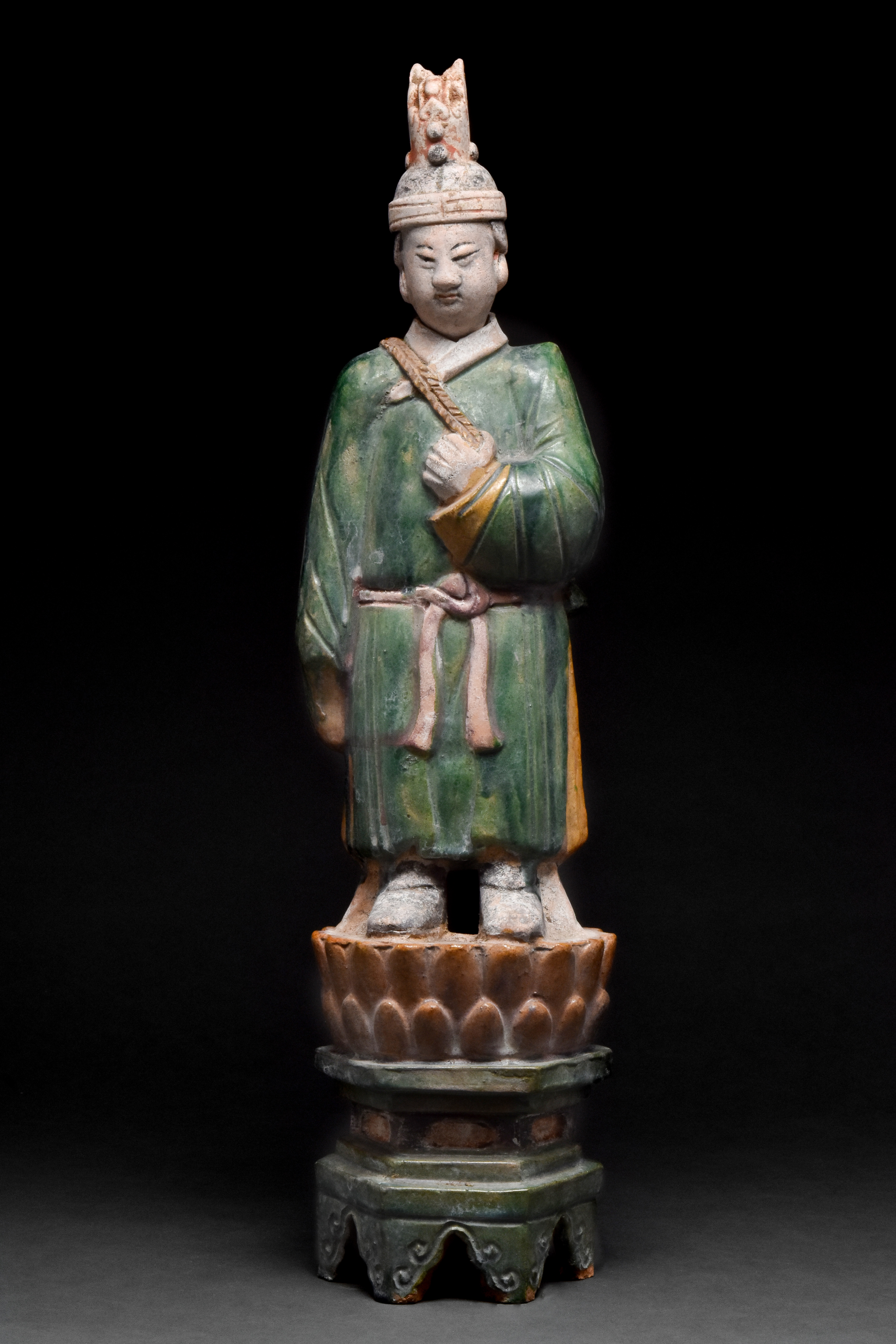 CHINESE MING DYNASTY MALE ATTENDANT ON LOTUS THRONE