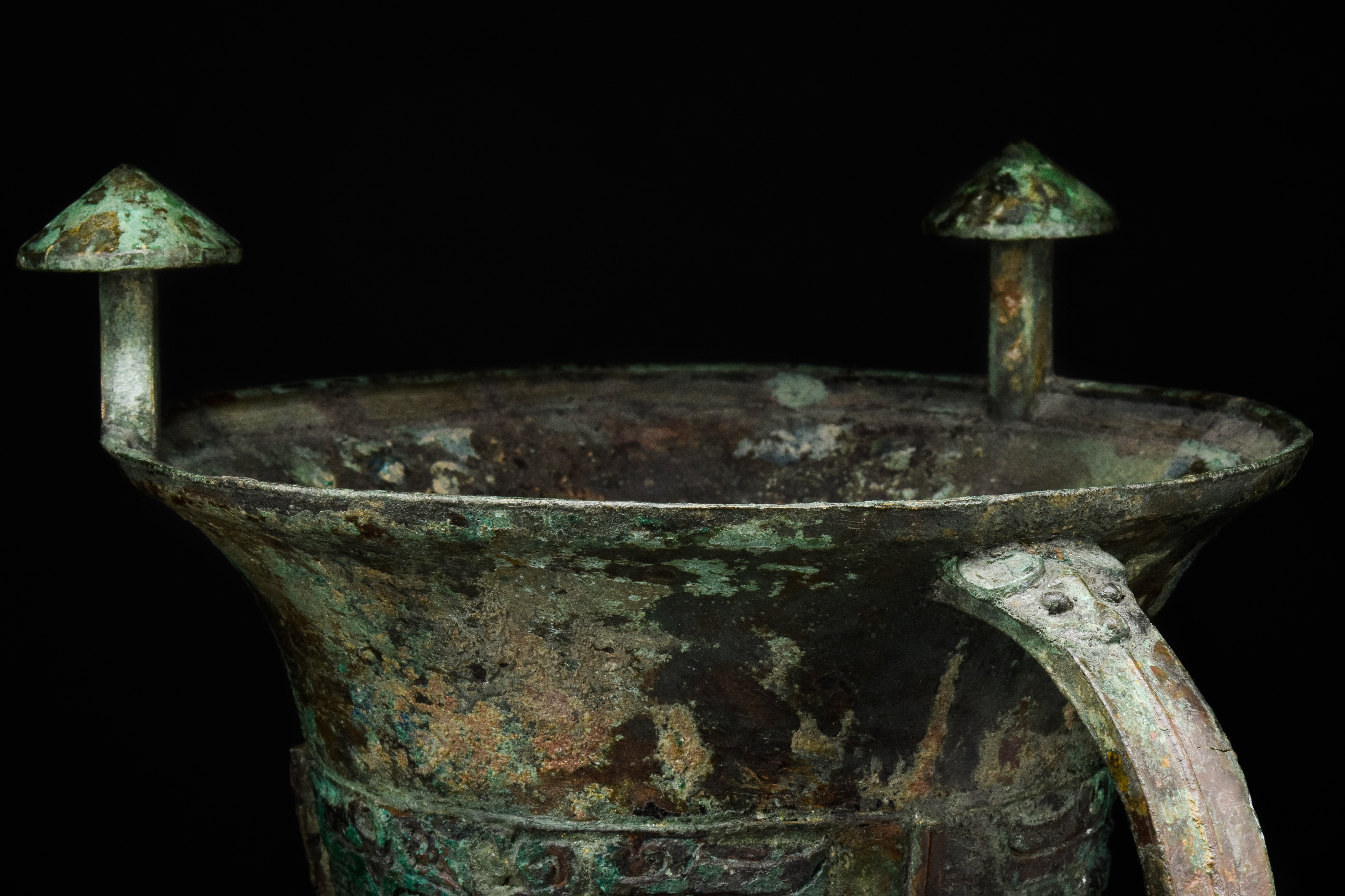 CHINESE SHANG DYNASTY BRONZE TRIPOD VESSEL (DING) - XRF TESTED - Image 6 of 8