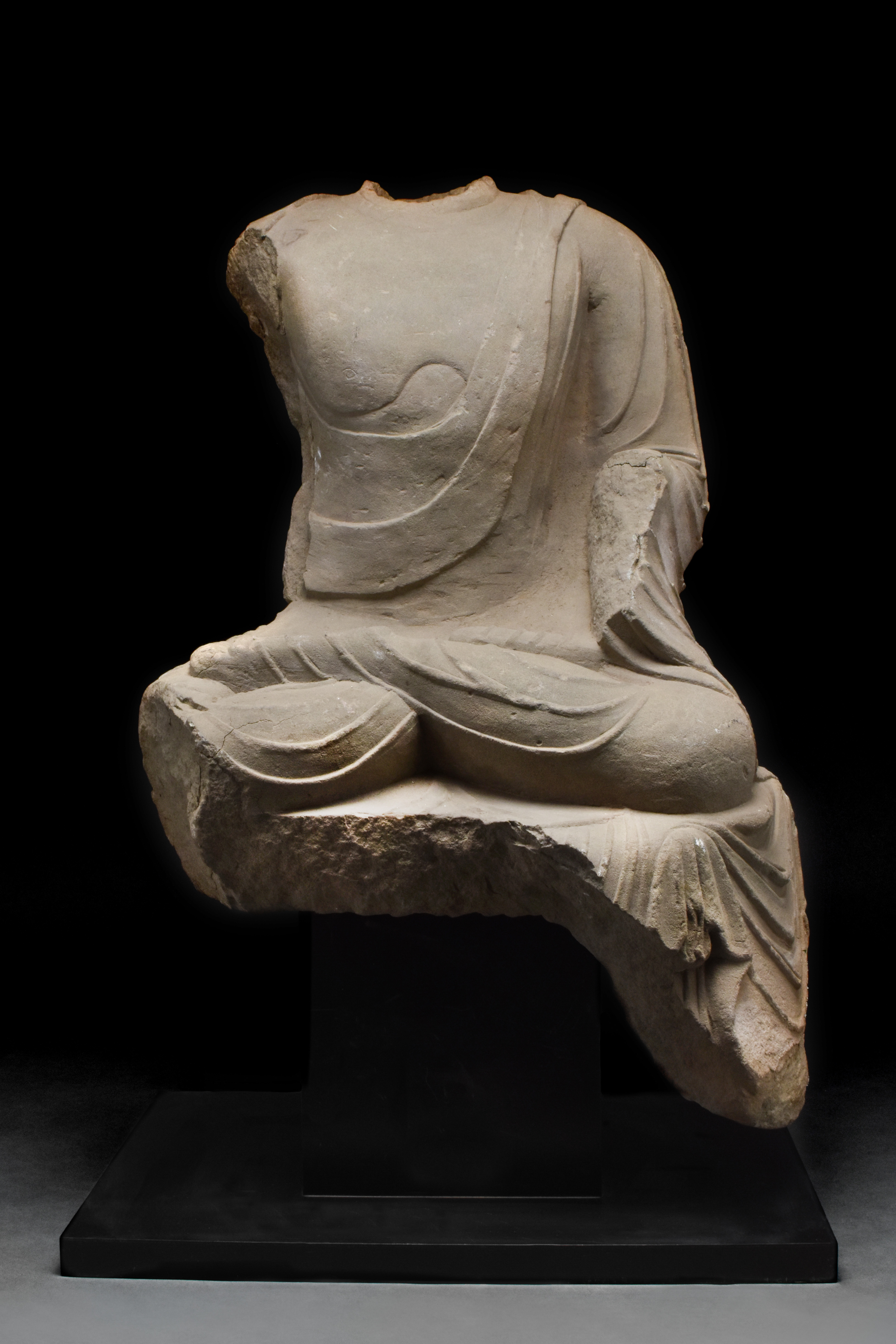 CHINESE TANG DYNASTY SEATED BODHISATTVA MARBLE TORSO - Image 2 of 7