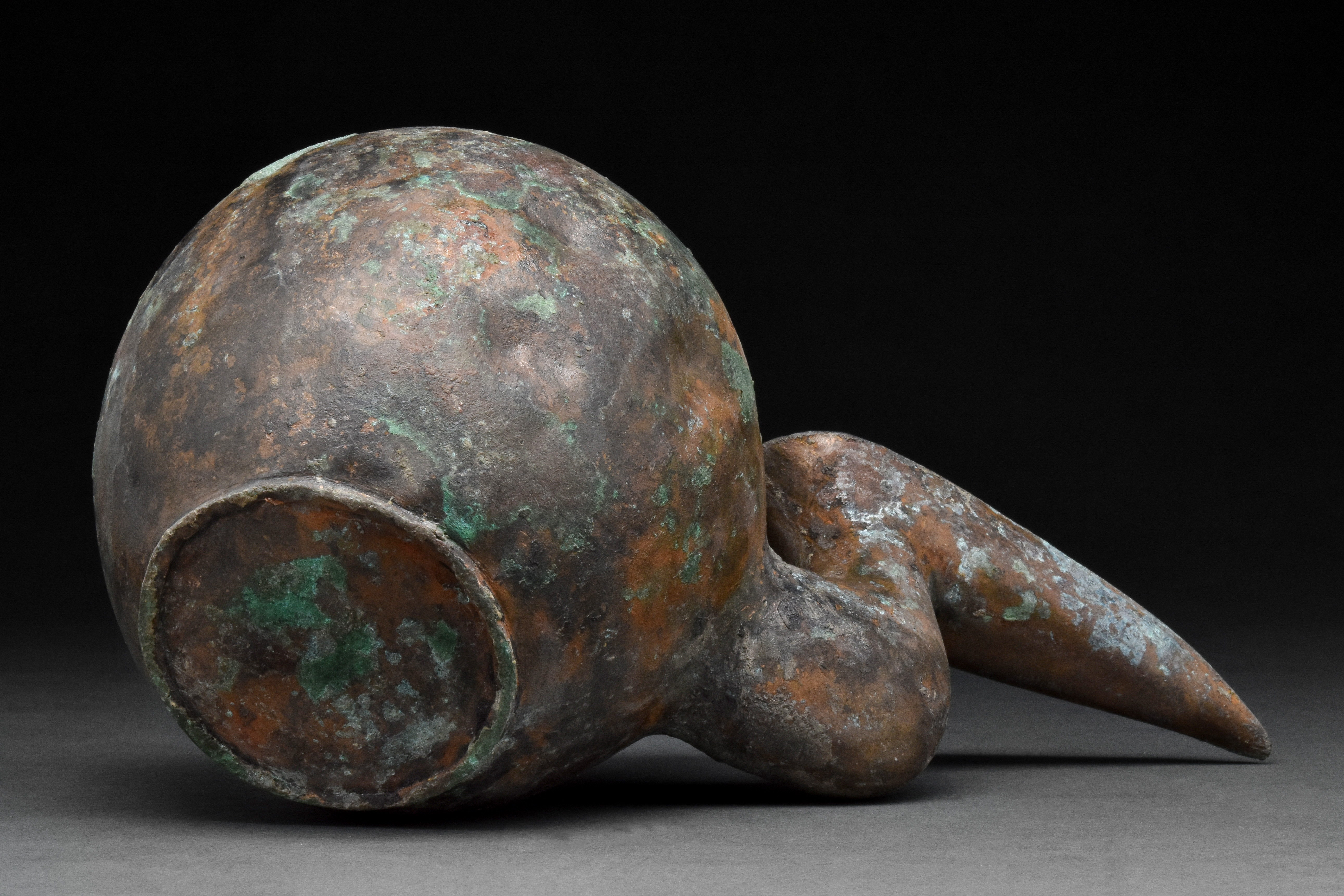 WESTERN ASIATIC BRONZE SPOUTED VESSEL - Image 3 of 4