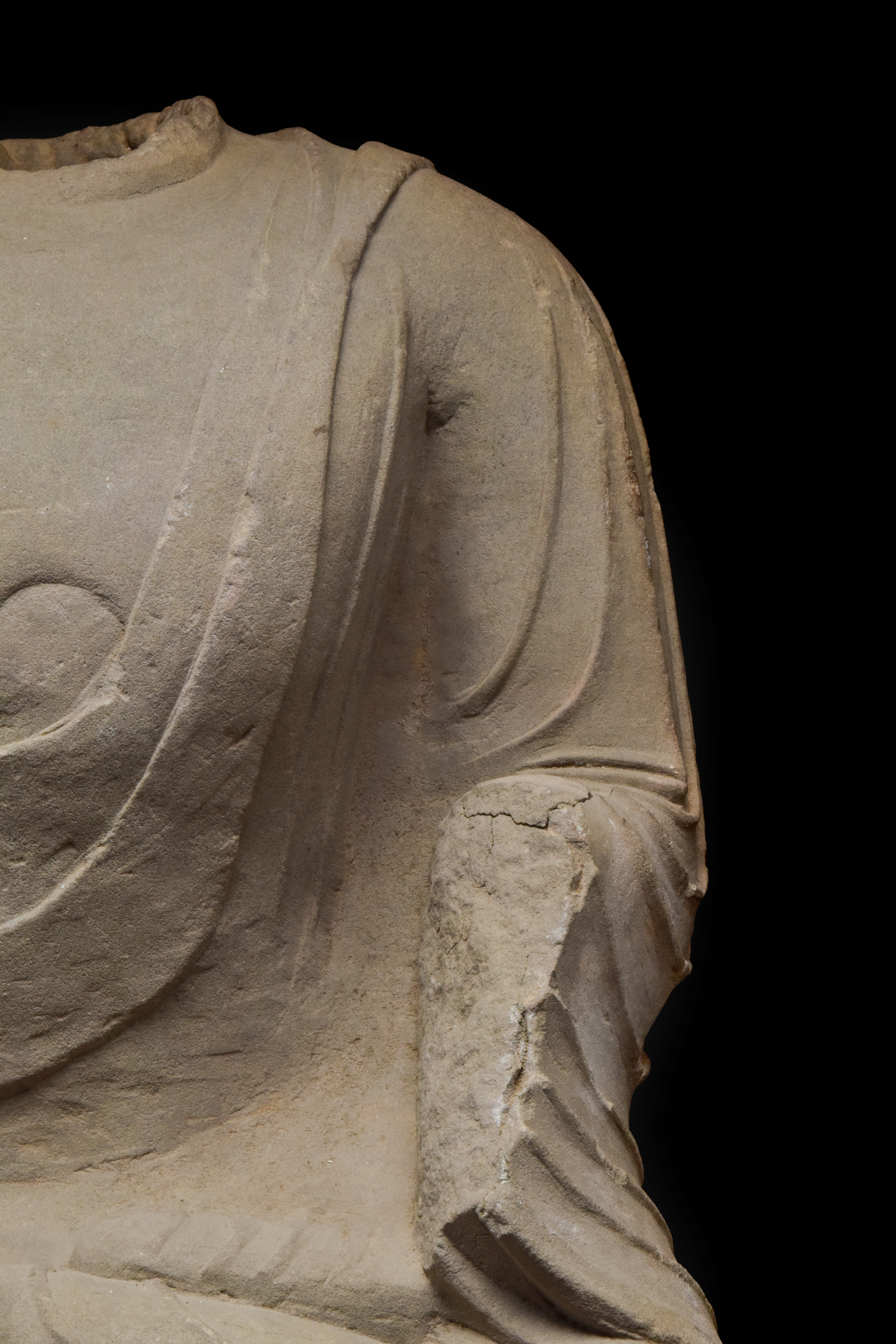 CHINESE TANG DYNASTY SEATED BODHISATTVA MARBLE TORSO - Image 6 of 7