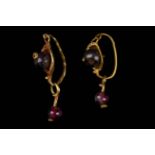 ROMAN GOLD EARRINGS WITH GARNET BEADS