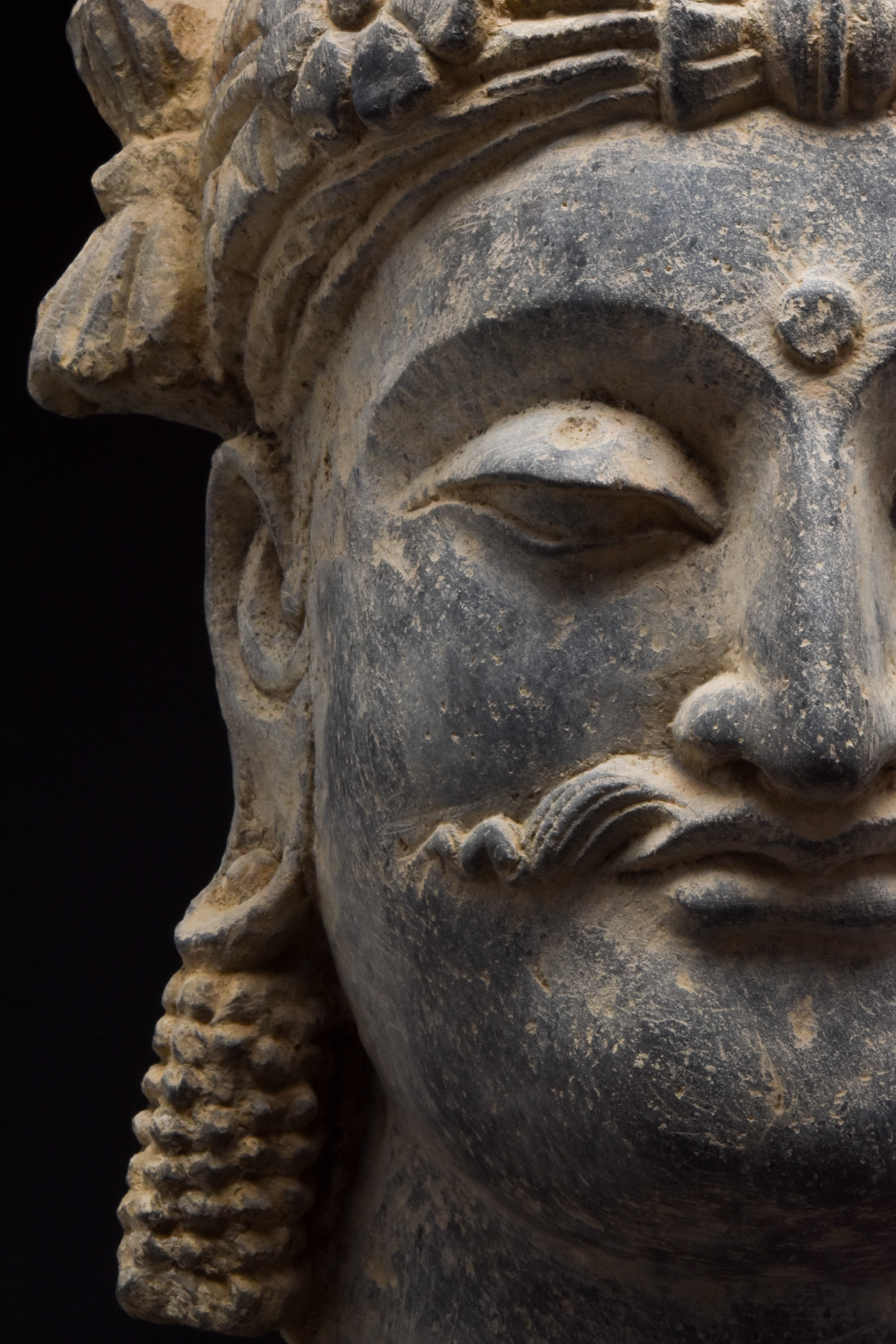 GANDHARAN HEAD OF A BOHISATTVA MAITREYA - Bild 5 aus 6