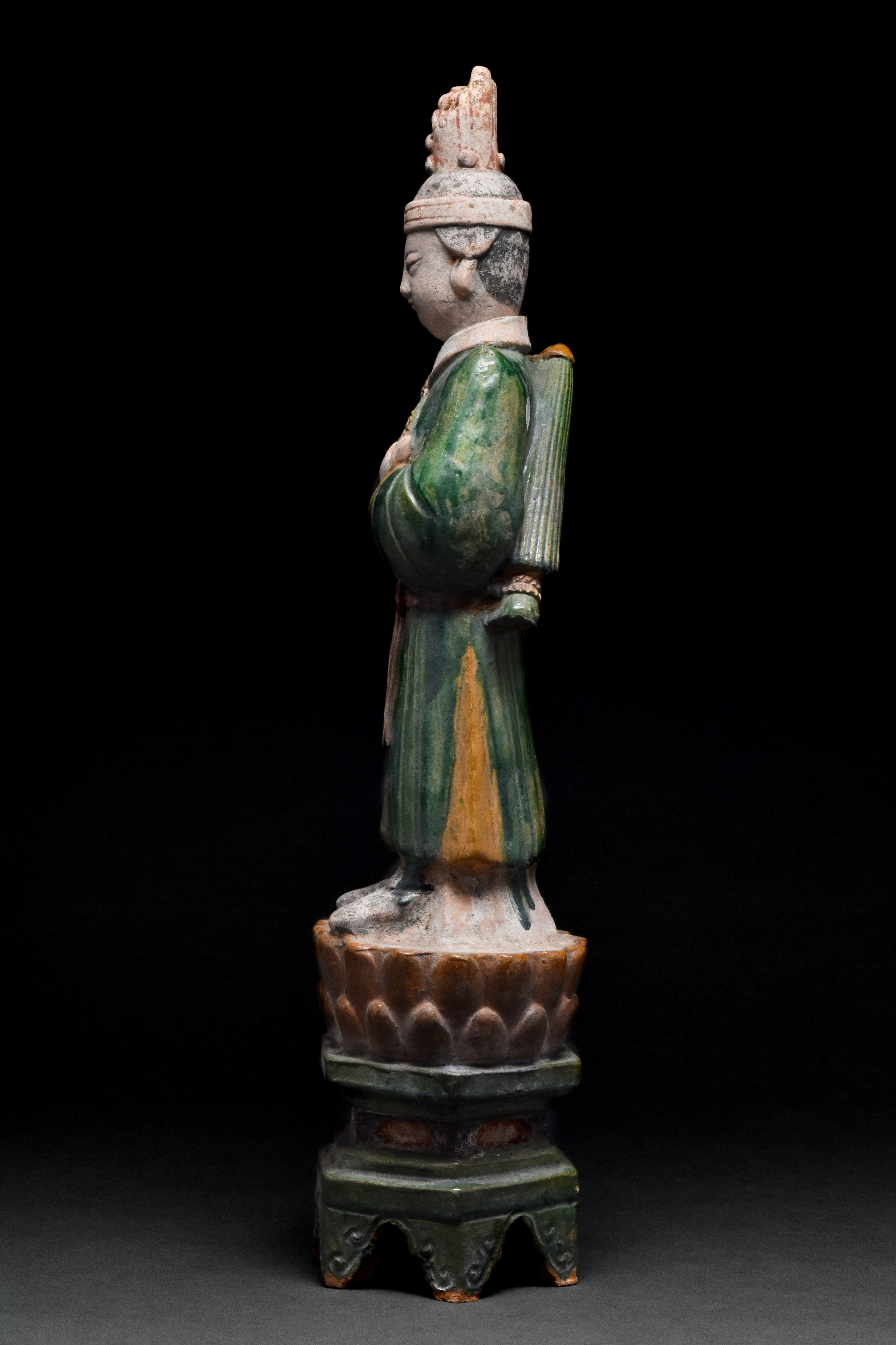CHINESE MING DYNASTY MALE ATTENDANT ON LOTUS THRONE - Image 2 of 4