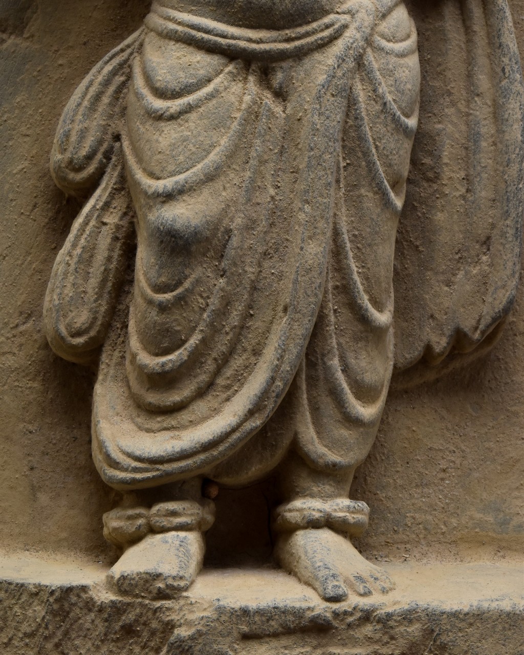 GANDHARAN STATUE OF A GANIKA (COURTESAN) - Bild 5 aus 5