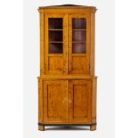 Biedermeier-Eckschrank