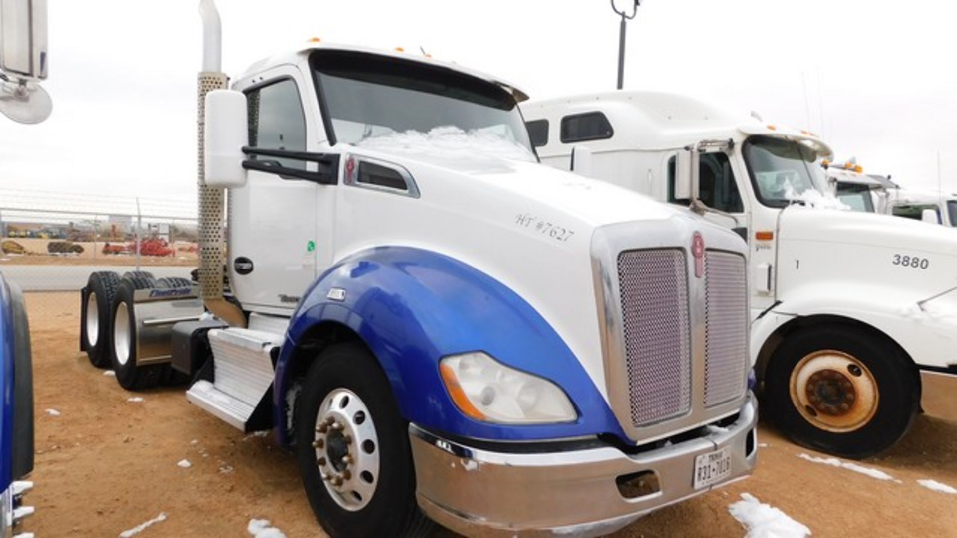 Located in YARD 1 - Midland, TX (6293) (X) 2015 KENWORTH T680 T/A DAY CAB HAUL T - Image 2 of 8