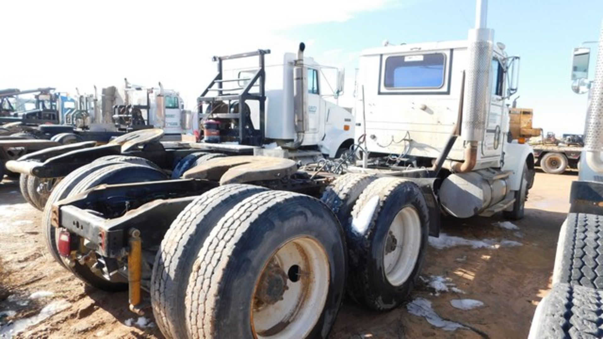 Located in YARD 6 - Midland, TX (Greenwood) (8261) 1991 INTERNATIONAL 9300 T/A D - Image 3 of 6