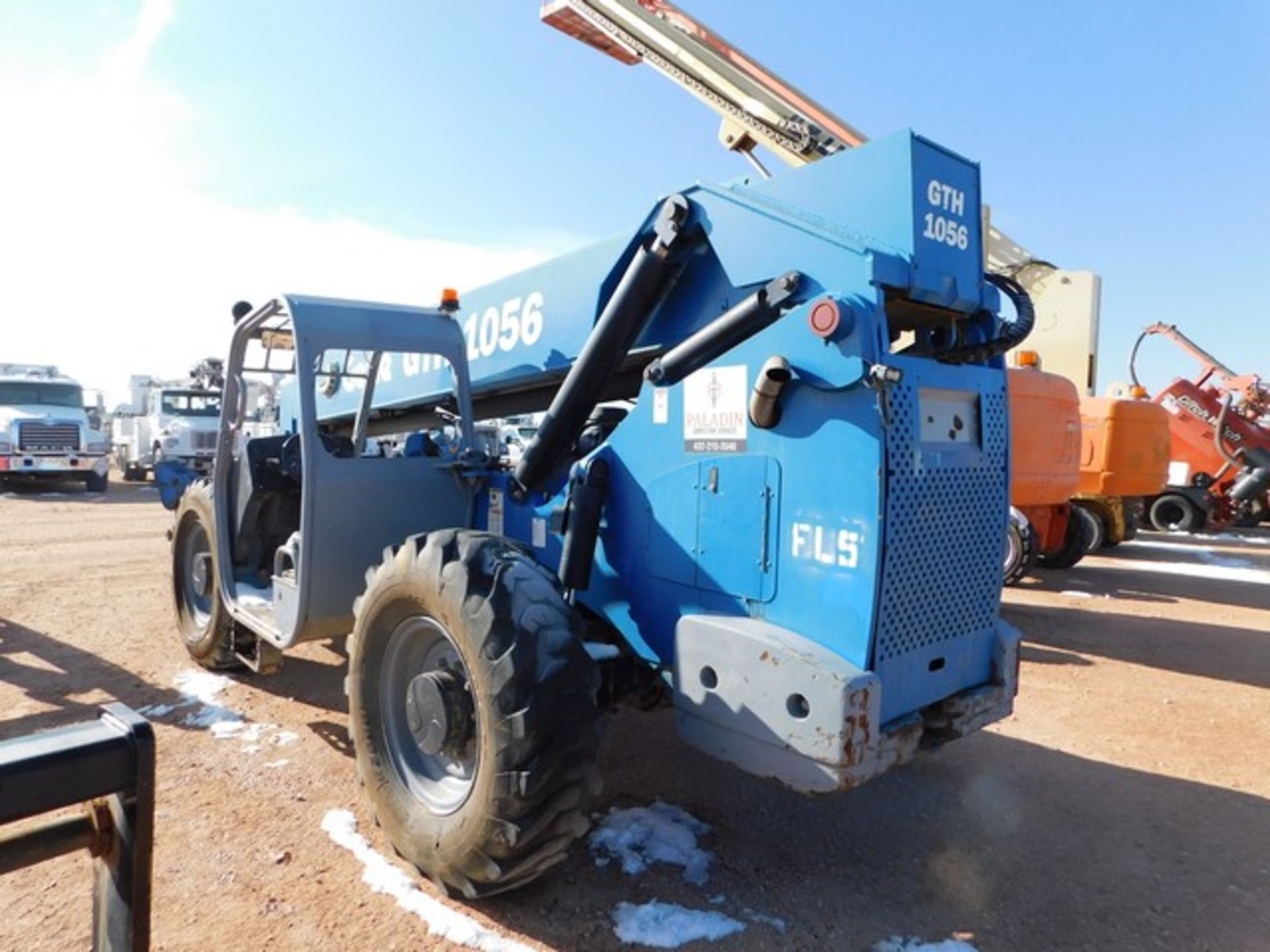 Located in YARD 1 - Midland, TX (1906) 2012 GENIE GTH - 1056 TELESCOPIC FORKLIFT - Image 5 of 7