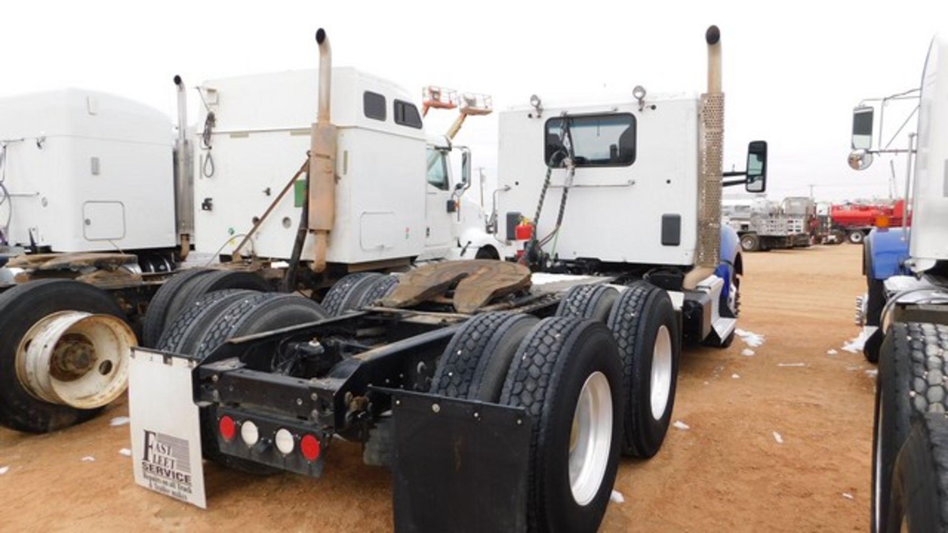 Located in YARD 1 - Midland, TX (6293) (X) 2015 KENWORTH T680 T/A DAY CAB HAUL T - Image 3 of 8