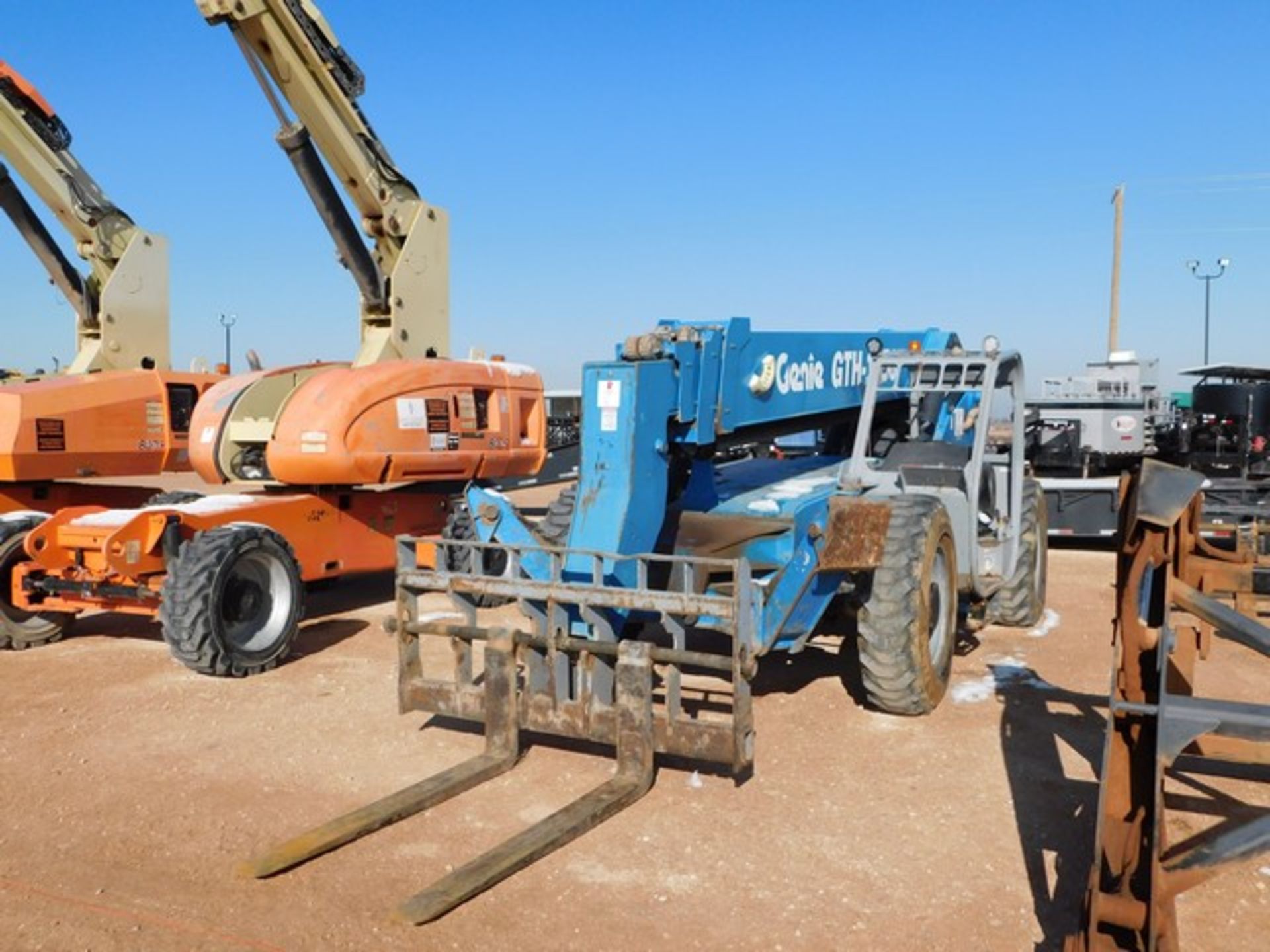 Located in YARD 1 - Midland, TX (1906) 2012 GENIE GTH - 1056 TELESCOPIC FORKLIFT