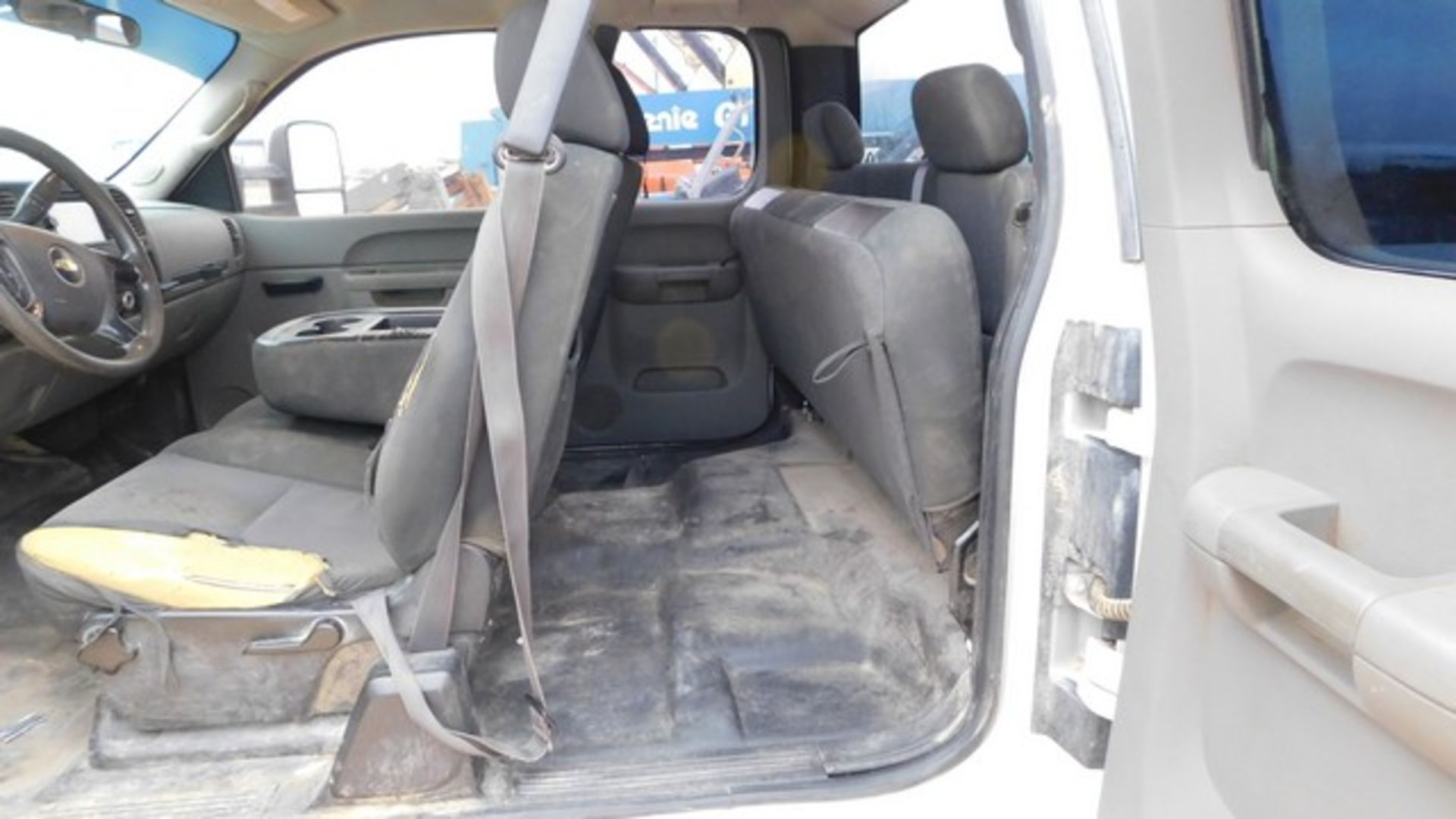 Located in YARD 1 - Midland, TX (X) 2013 CHEVROLET 2500 HD EXT CAB PICK UP, P/B - Image 8 of 9