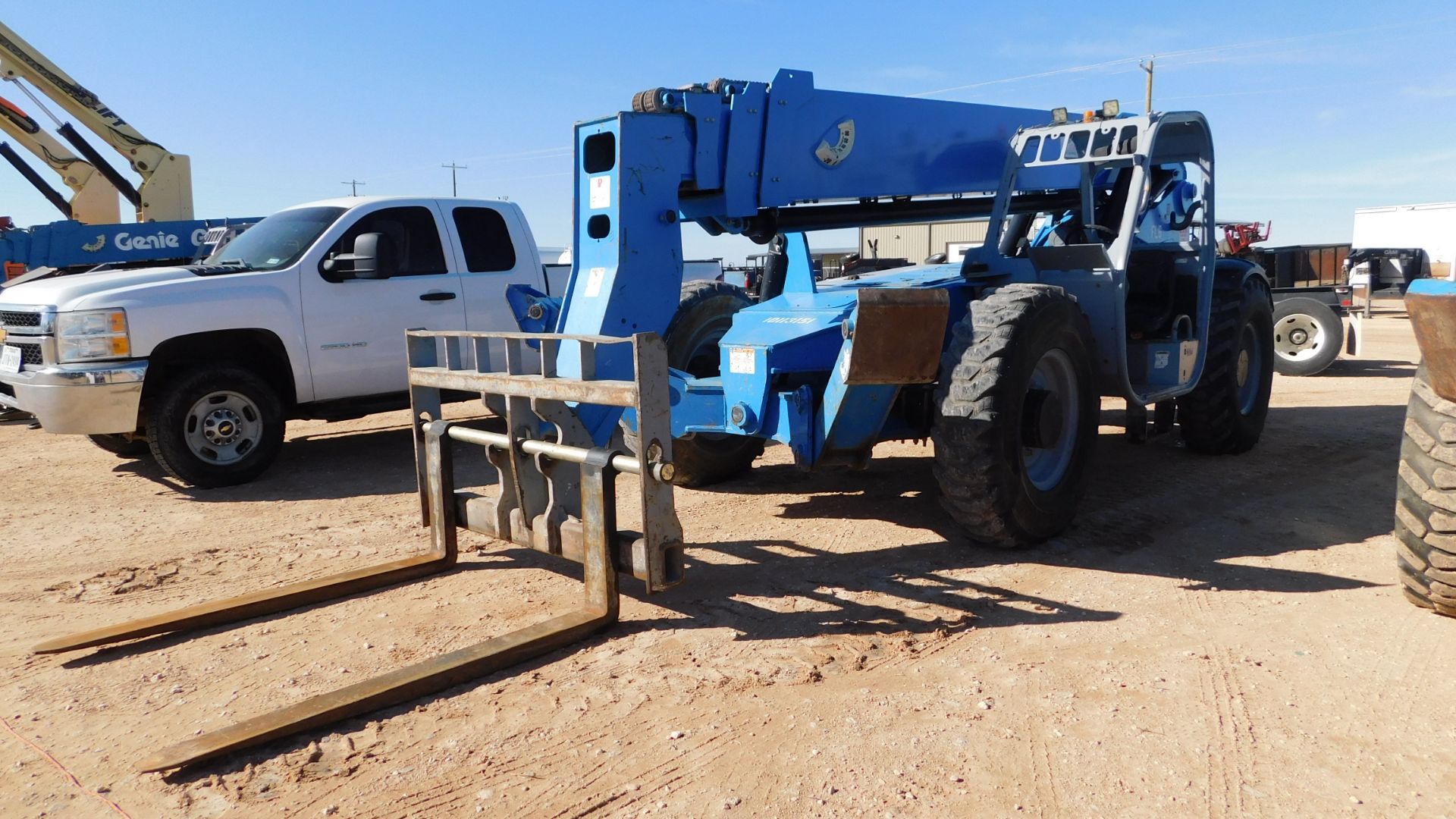 2013 GENIE GTH1056, 10K TELEHANDLER S#GTH1013-16955 P/B: DEUTZ TURBO DIESEL ENGINE FRONT OUTRIGGERS,