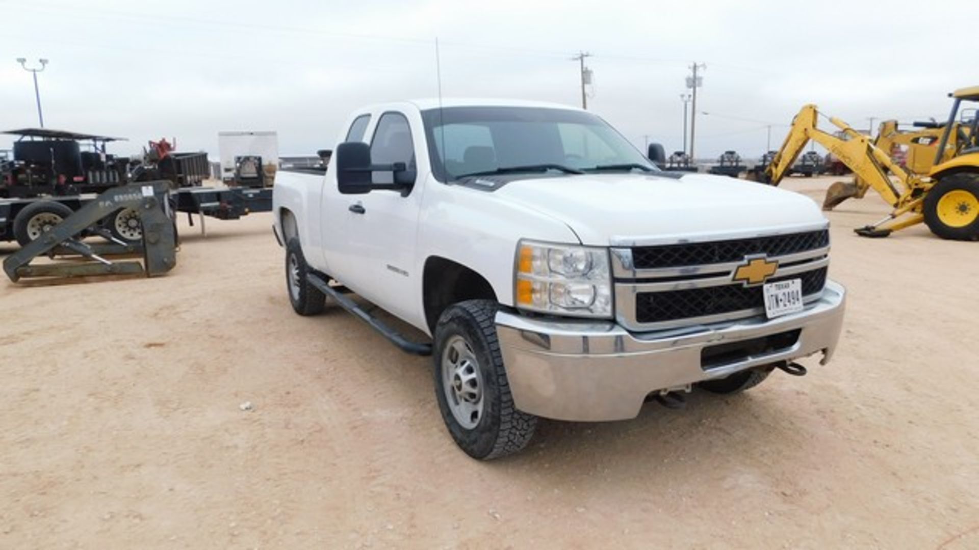 Located in YARD 1 - Midland, TX (X) 2013 CHEVROLET 2500 HD EXT CAB PICK UP, P/B