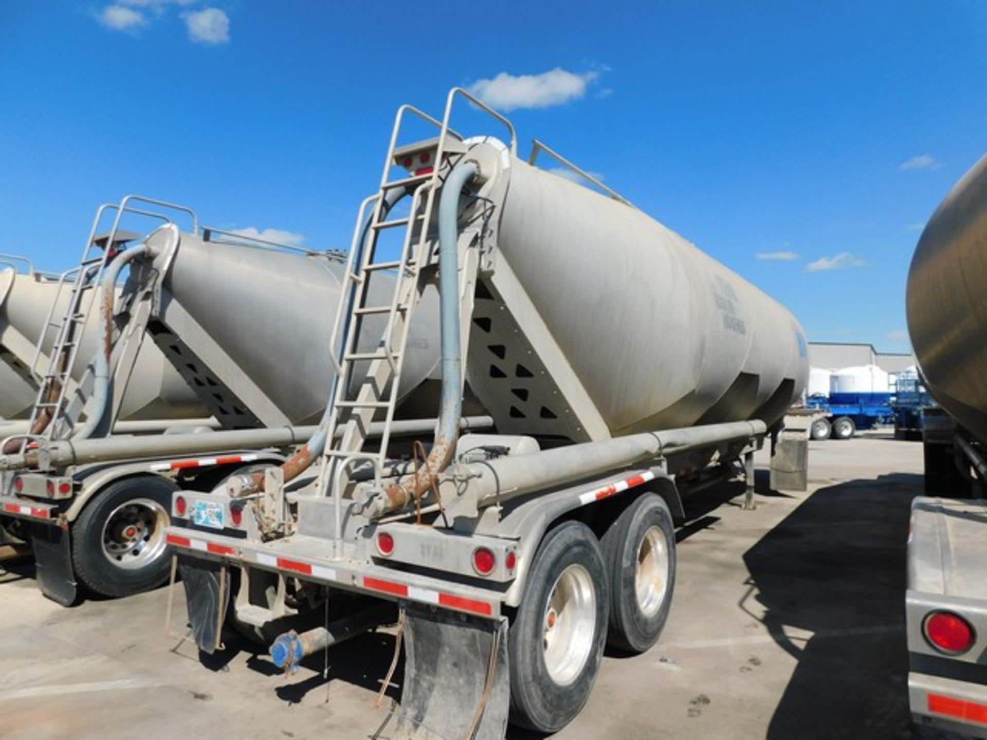 Located in YARD 1 - San Antonio, TX - (FTF-026) (X) 2014 TRAIL KING BULK 3 COMPA - Image 3 of 7