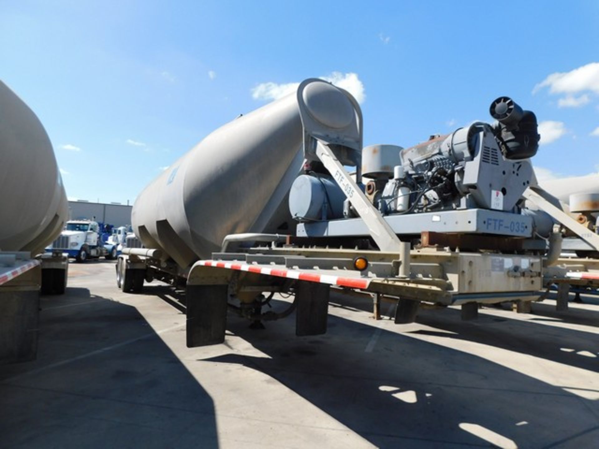 Located in YARD 1 - San Antonio, TX - (FTF-035) (X) 2014 TRAIL KING BULK 3 COMPA