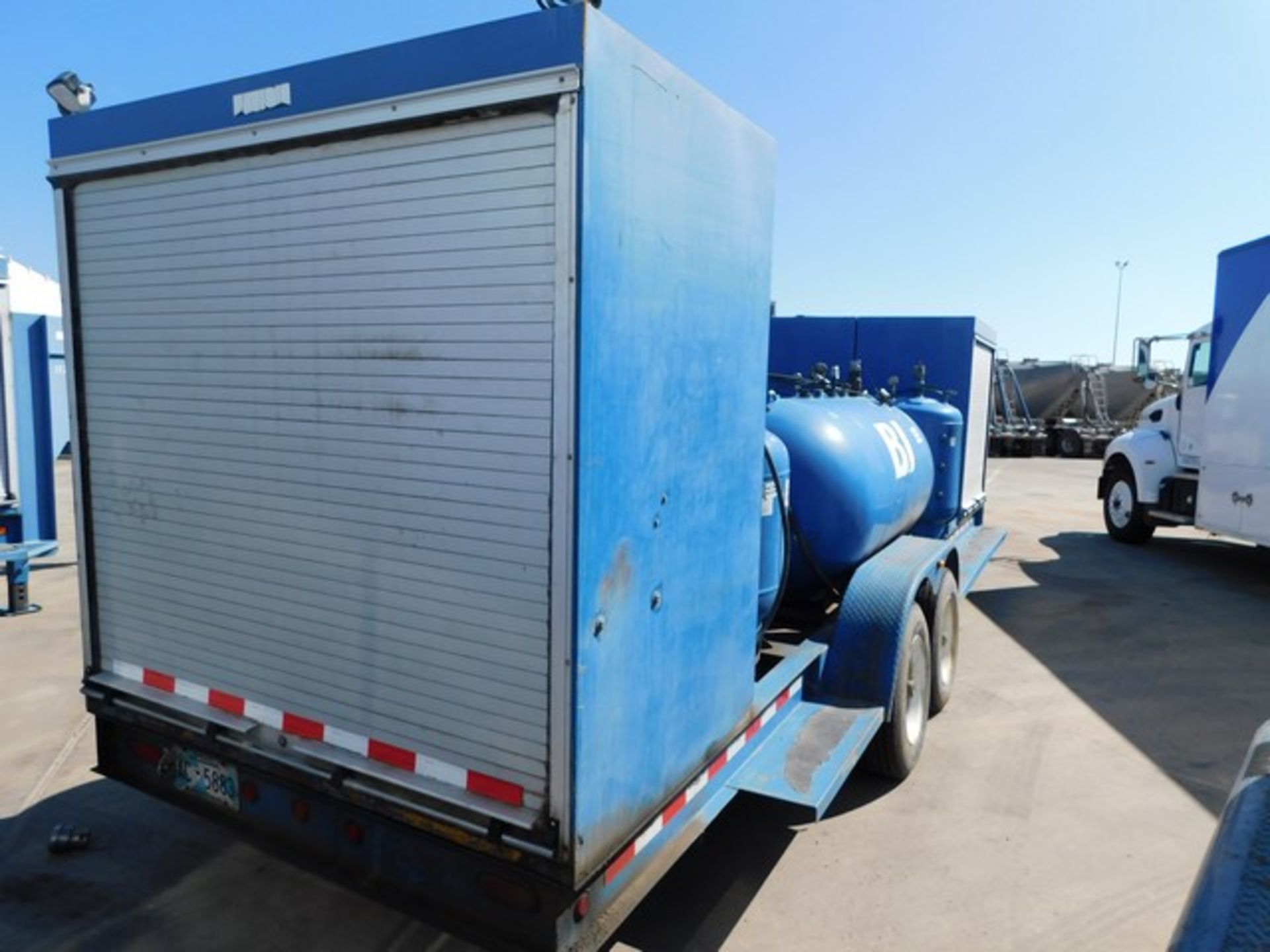 Located in YARD 1 - San Antonio, TX - (FUF-366) 2011 SAGE OIL VAC T/A GN LUBE TR - Image 5 of 7