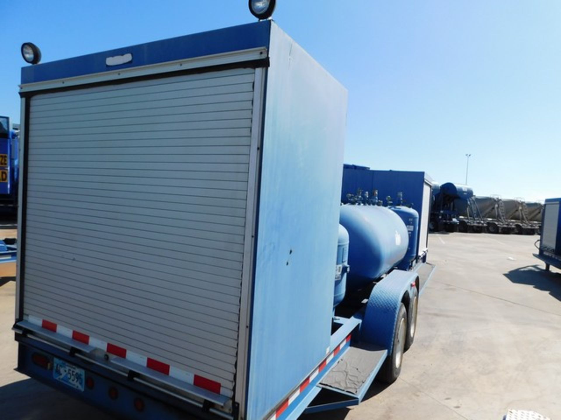 Located in YARD 1 - San Antonio, TX - (FUF-035) 2011 SAGE OIL VAC T/A GN LUBE TR - Image 5 of 7