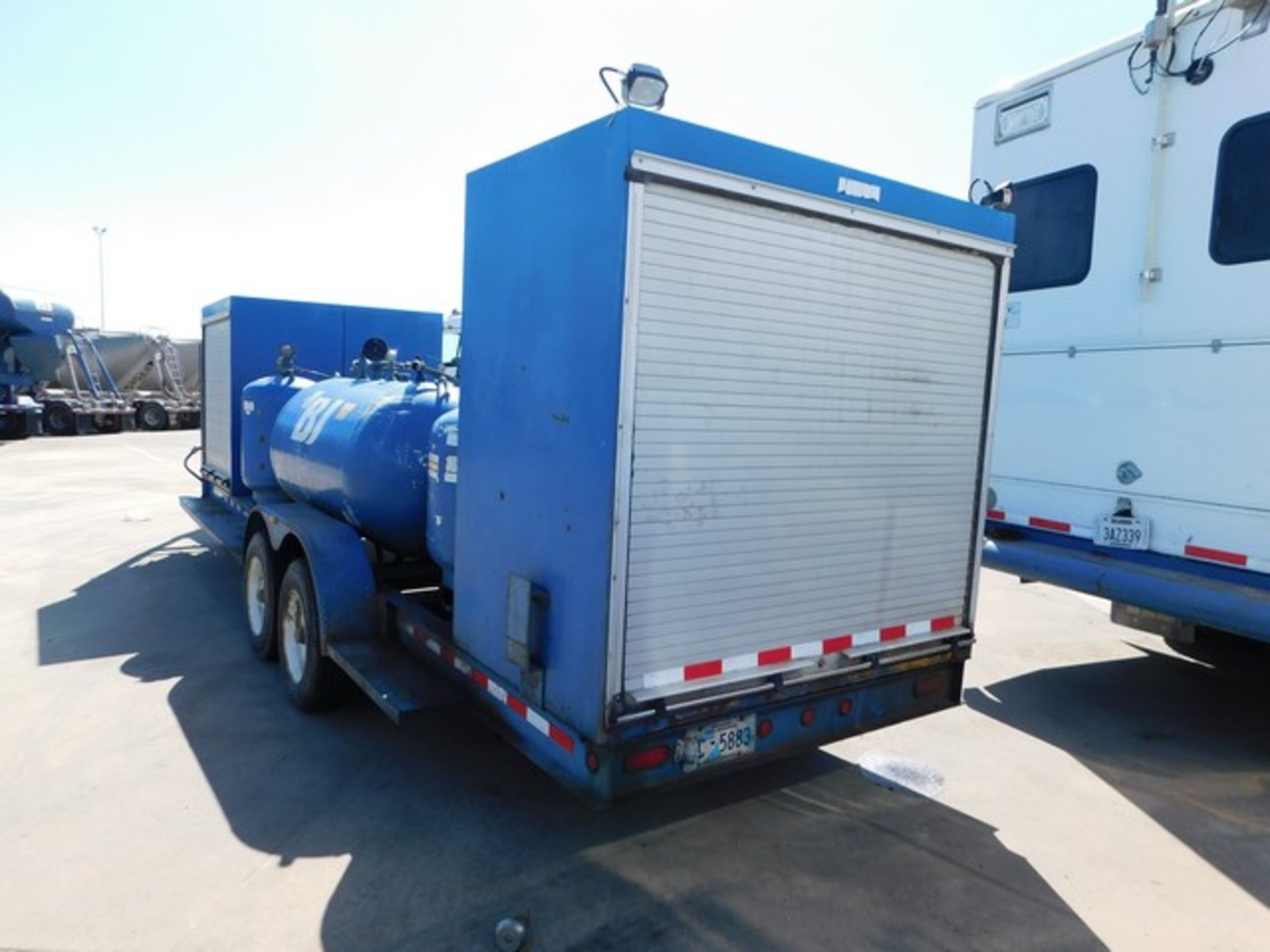 Located in YARD 1 - San Antonio, TX - (FUF-366) 2011 SAGE OIL VAC T/A GN LUBE TR - Image 4 of 7