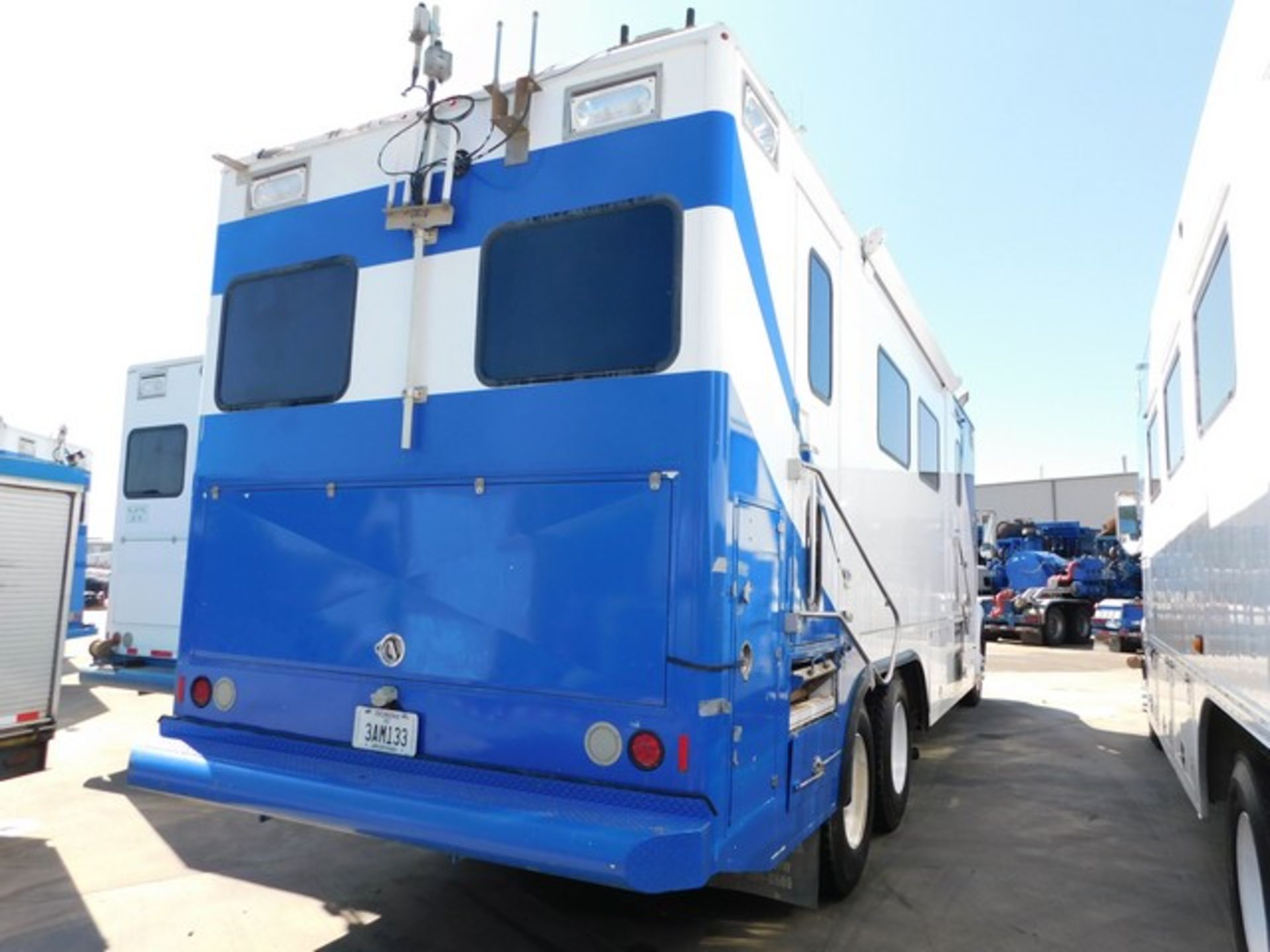 Located in YARD 1 - San Antonio, TX - (FDB-036) (X) 2012 PETERBILT 348 T/A FRAC - Image 7 of 12