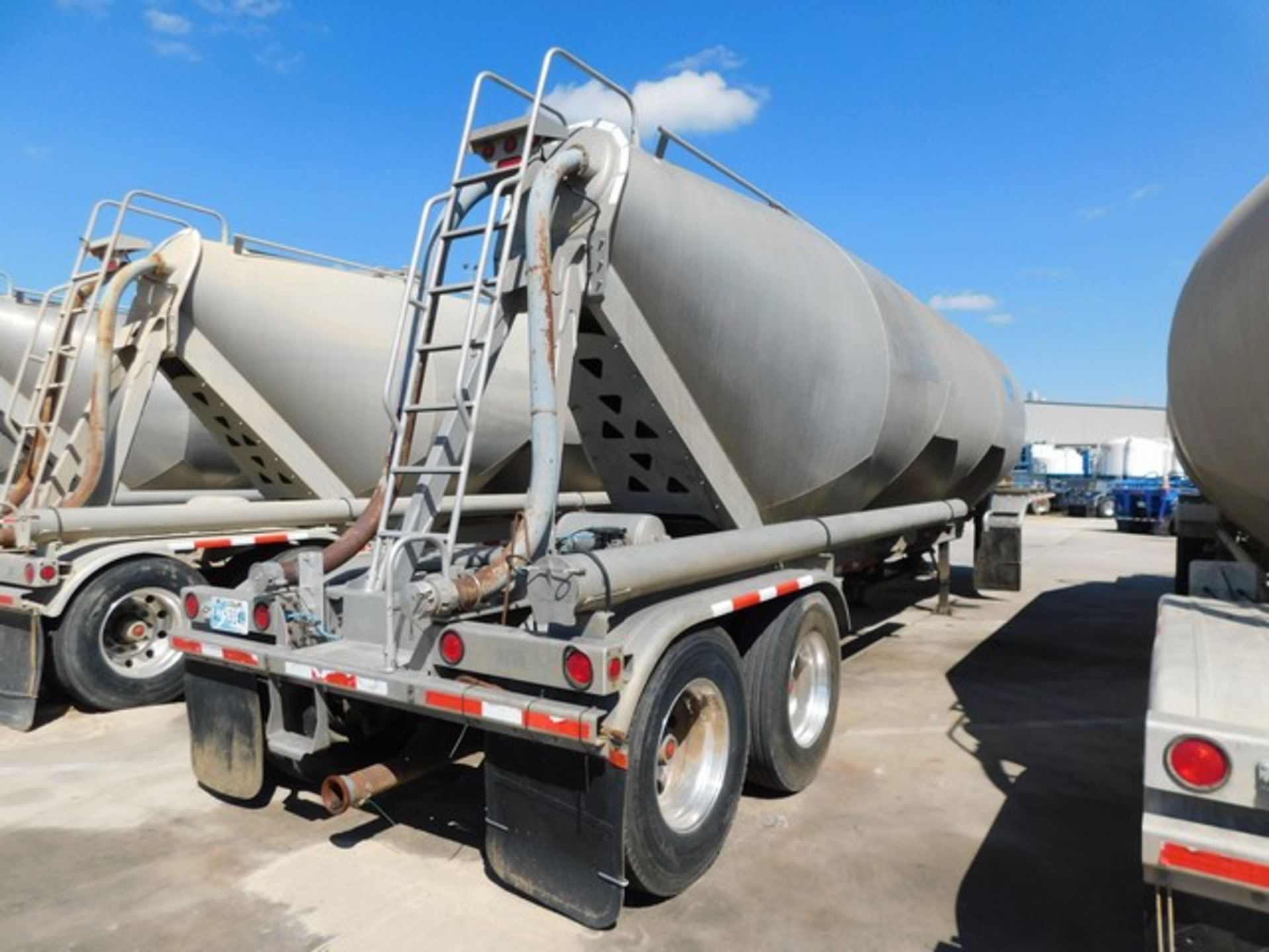 Located in YARD 1 - San Antonio, TX - (FTF-035) (X) 2014 TRAIL KING BULK 3 COMPA - Image 3 of 7