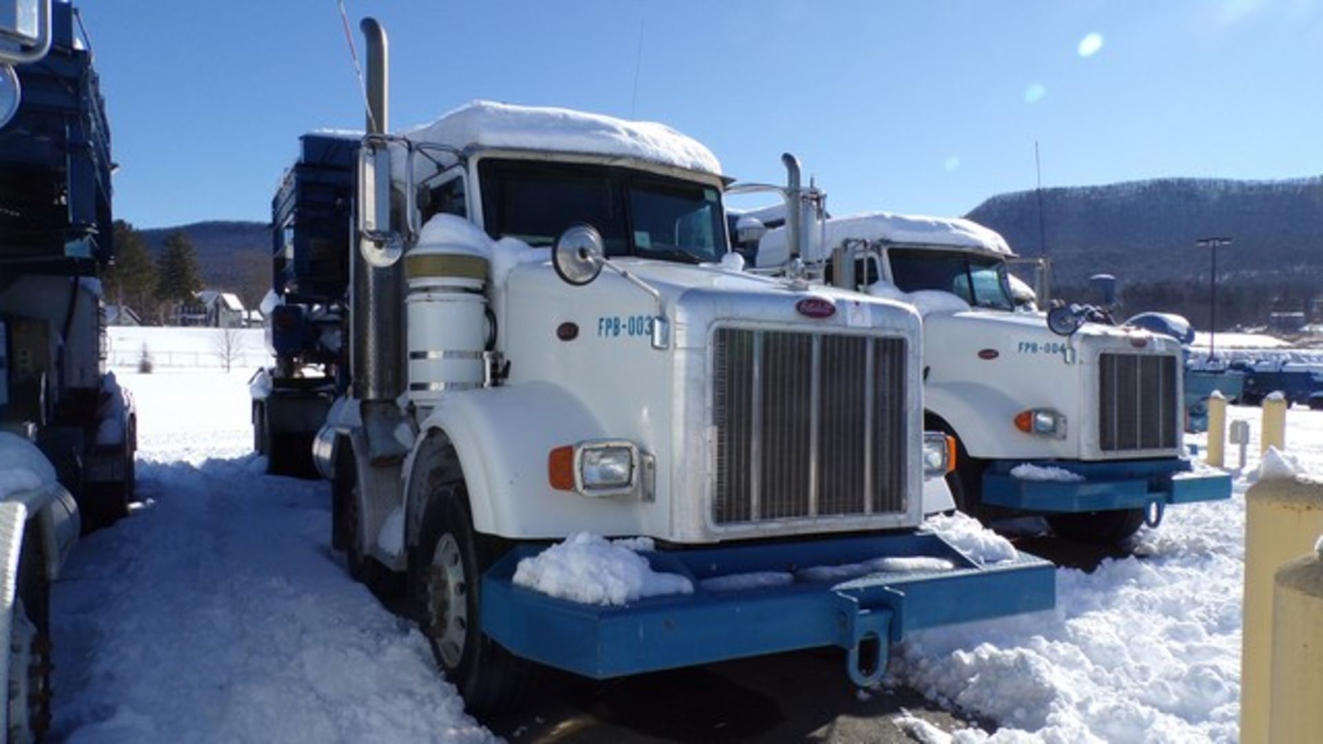 Located in YARD 5 - Mill Hall, PA - (P-7) (FPB-003) (X) 2006 PETERBILT 378TANDE - Image 13 of 15