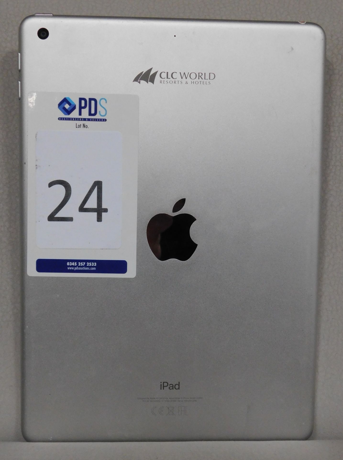 Apple iPad 6 WIFI 32GB Silver, Model Number A1893, Serial Number: F9FY2011JF8K (Engraved logo on - Bild 2 aus 2