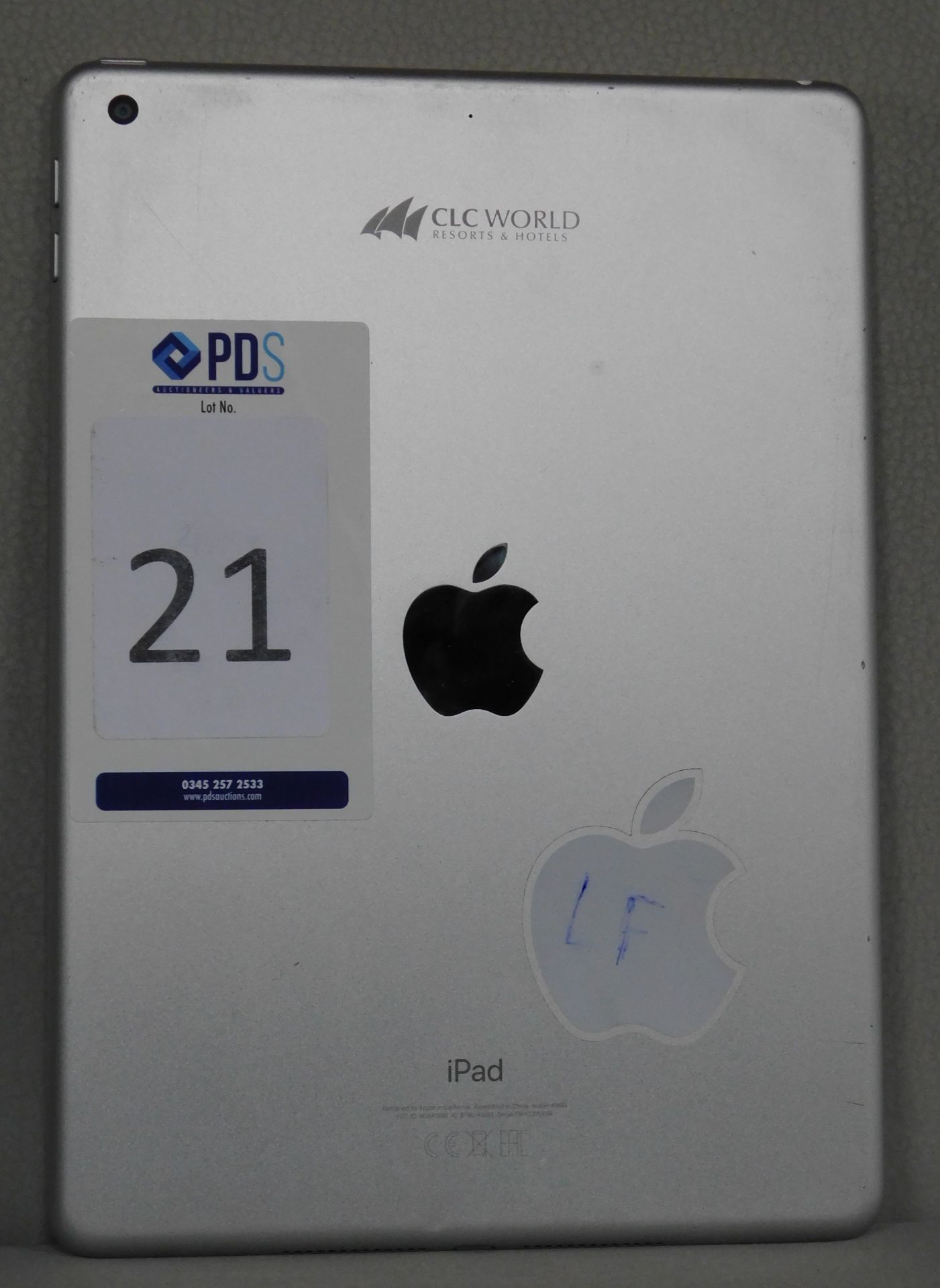 Apple iPad 6 WIFI 32GB Silver, Model Number: A1893, Serial Number: F9FY2205JF8K (Engraved logo on - Image 2 of 2