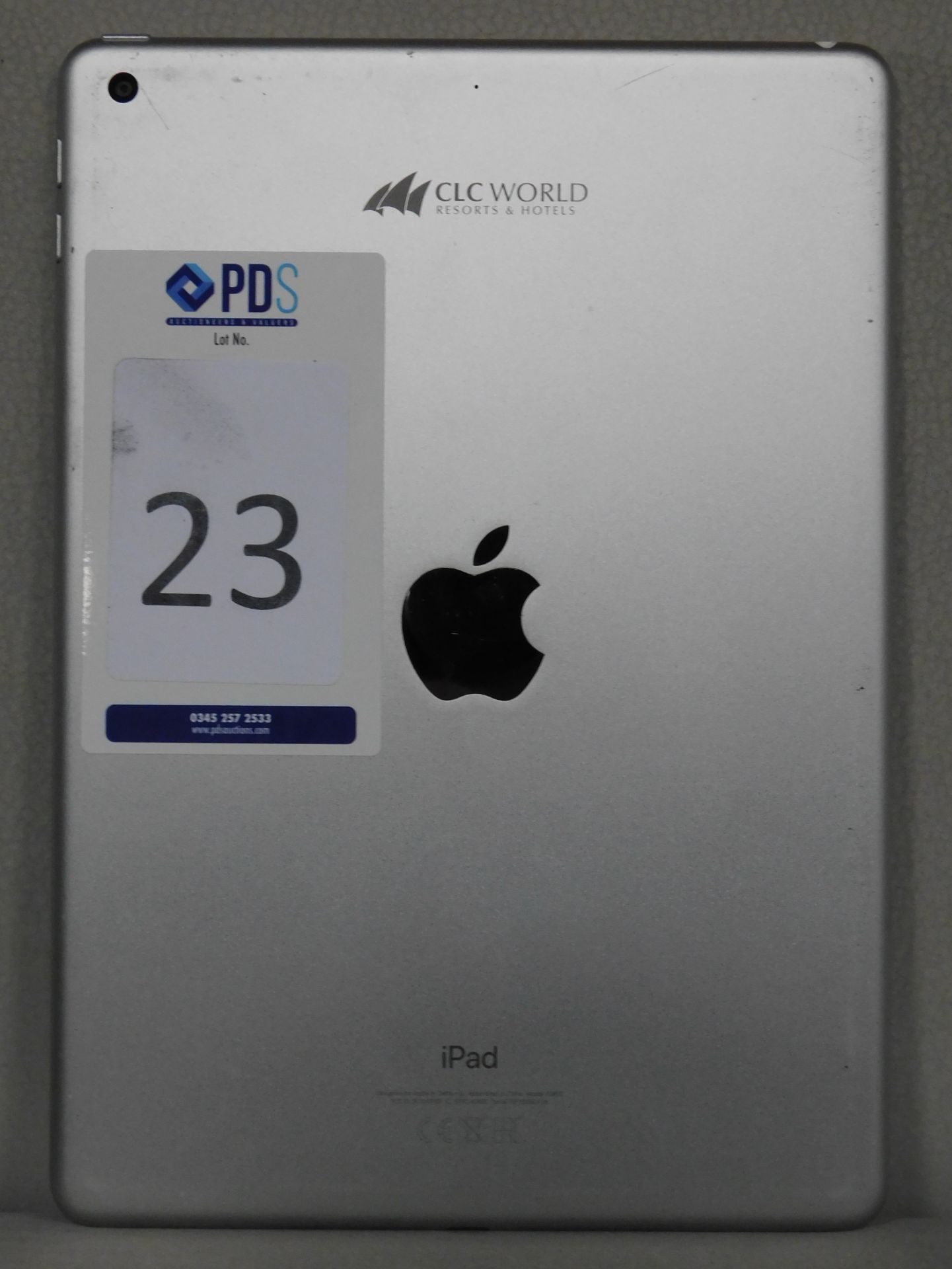 Apple iPad 6 WIFI 32GB Silver, Model Number: A1893, Serial Number: F9FY2056JF8K (Engraved logo on - Bild 2 aus 2