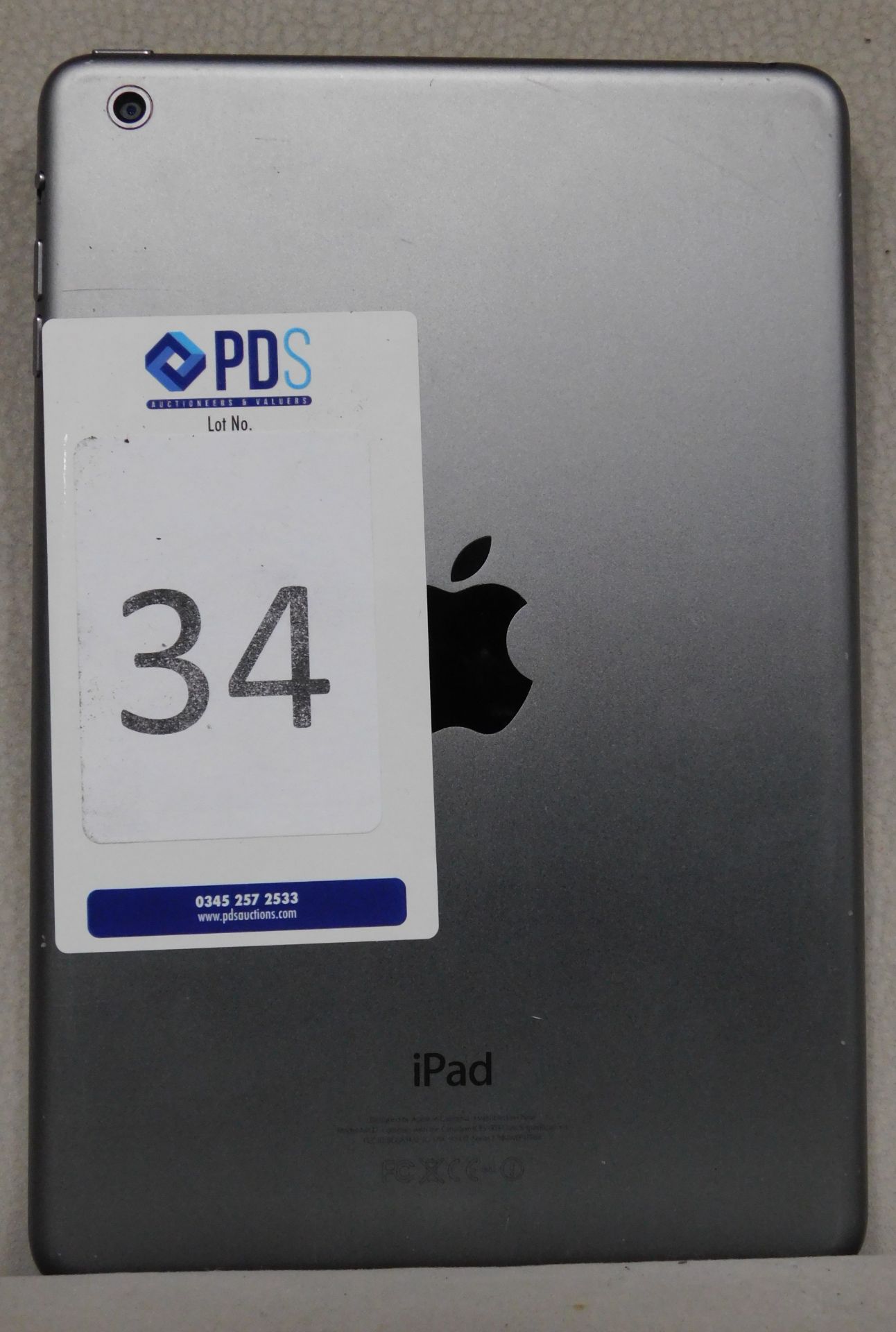 Apple iPad Mini WIFI 16GB Space Grey, Model Number: A1432, Serial Number: F7NNWFPYFP84 (Located - Image 2 of 2