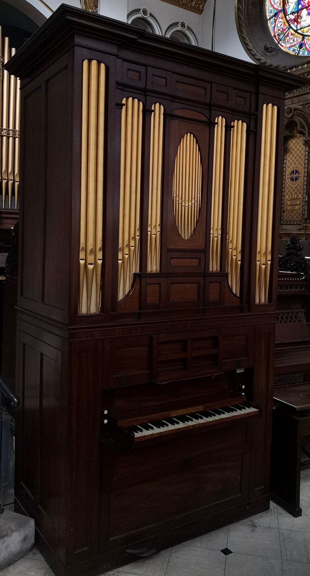 Chamber Organ (c1814)  by Thomas Elliot Compass-low FF, Compass High F5, Keys 61 enclosed. Open