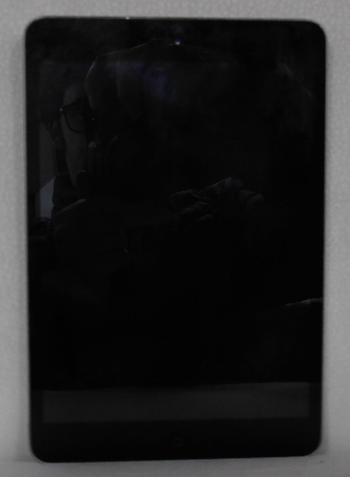 Apple iPad Mini WIFI 16GB Space Grey, Model Number: A1432, Serial Number: F7MMGBKDFP84 (Engraved