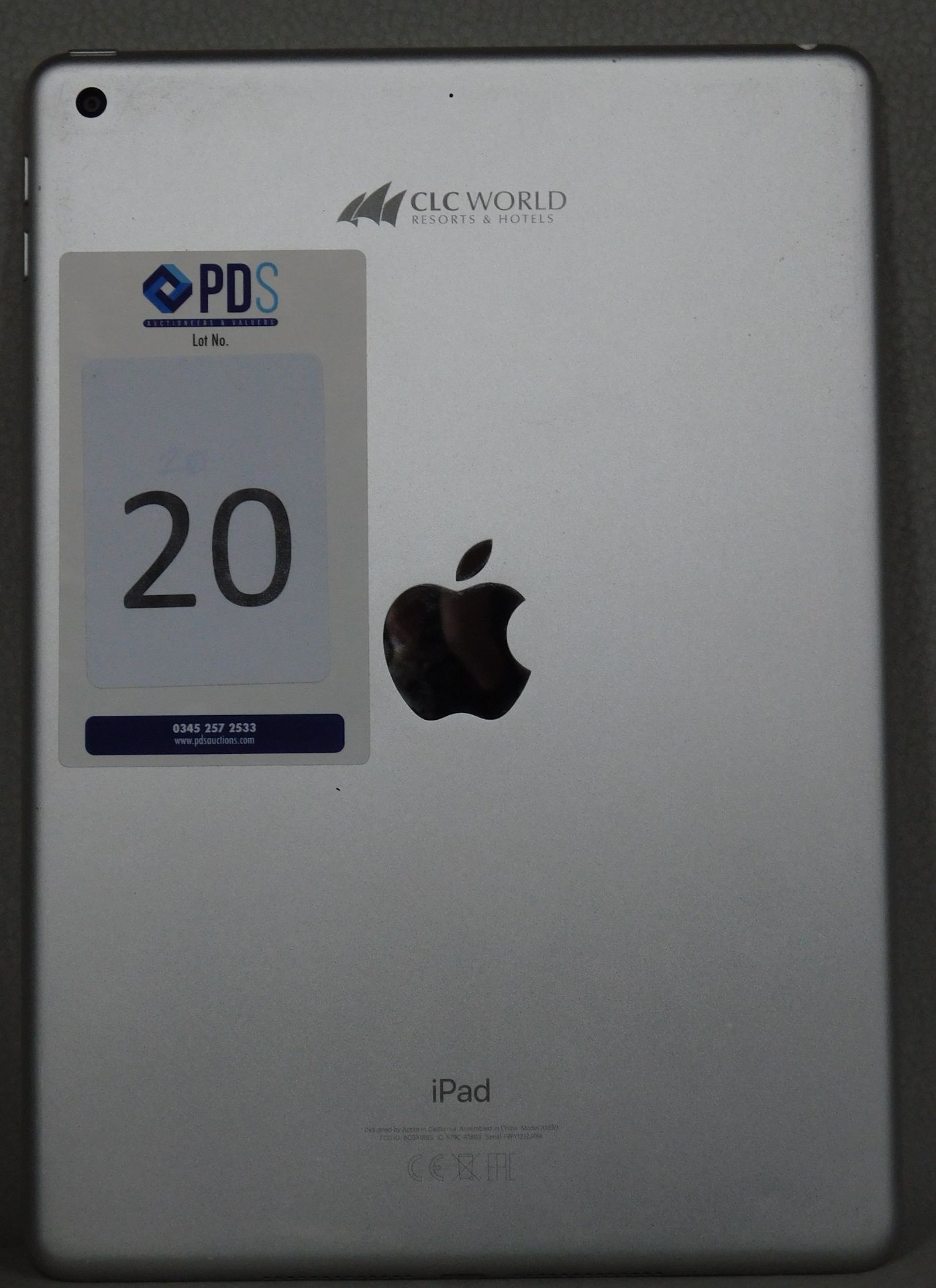 Apple iPad 6 WIFI 32GB Silver, Model Number: A1893, Serial Number: F9FY12JZJF8K (Engraved logo on - Bild 2 aus 2