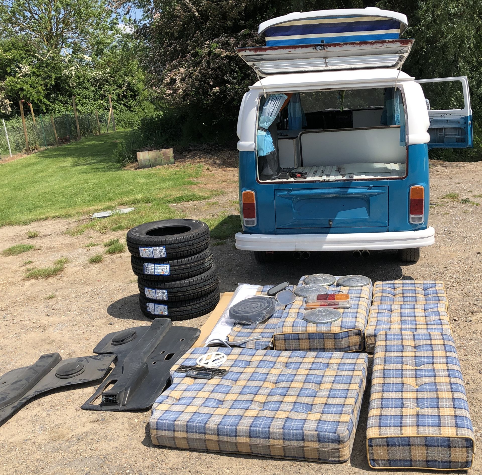 VW Microbus 8 Seater Caravanette Devon - 'Mr Blue' Petrol, Registration UMH 420S, First Registered - Image 18 of 47