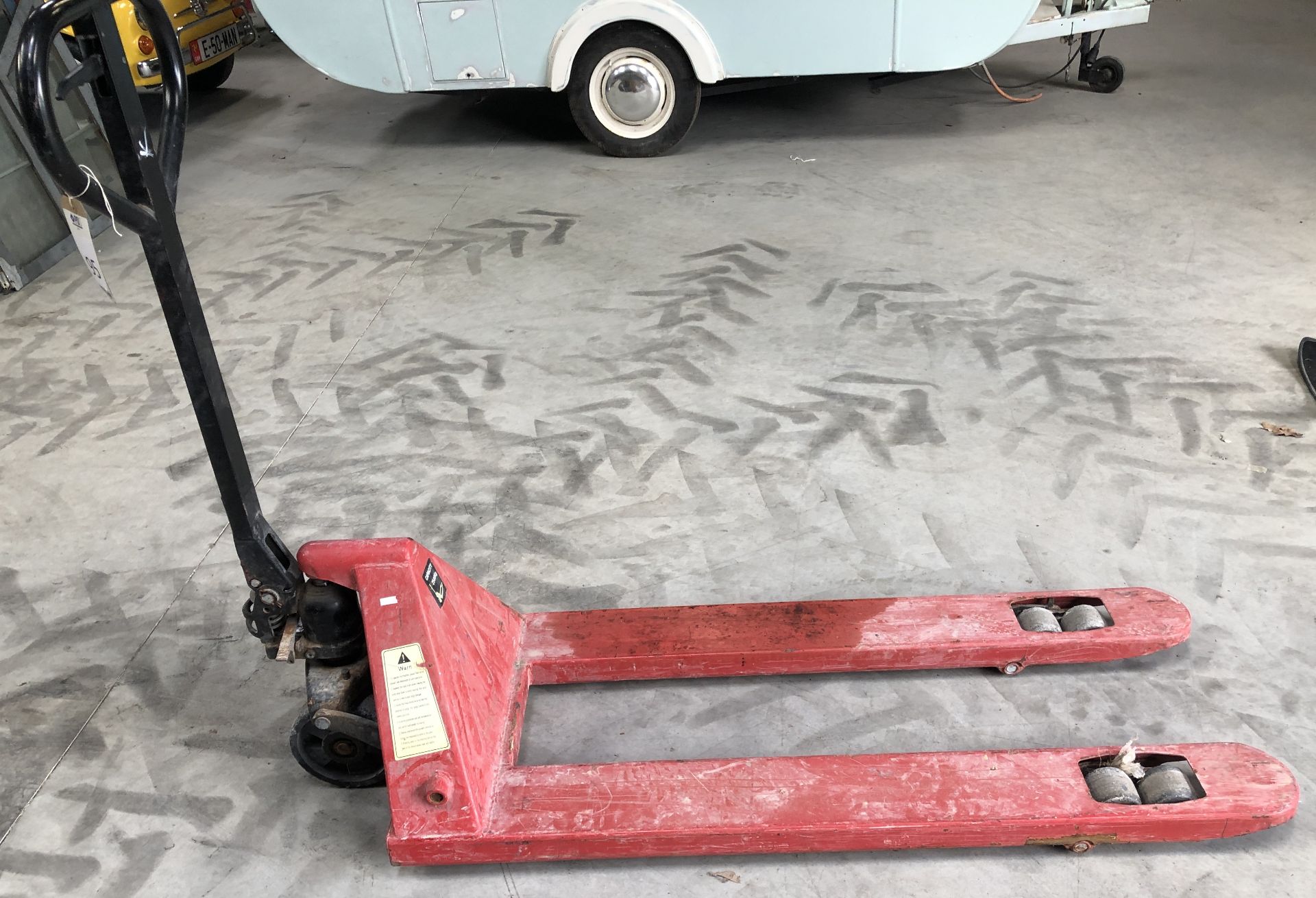 Unbadged Hydraulic Pallet Truck, Capacity 2500Kg (Location: Brentwood. Please Refer to General