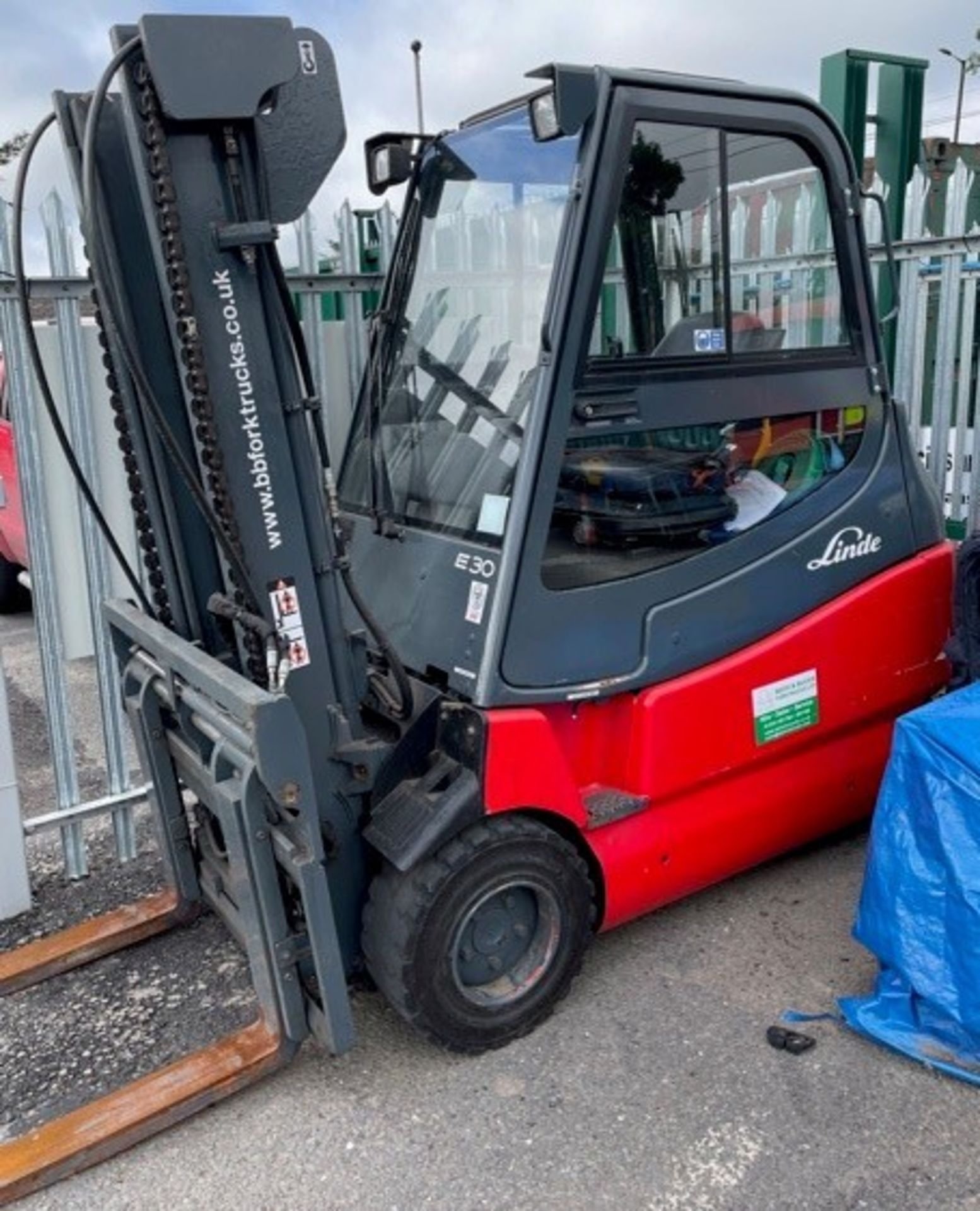 Linde E30 4 Wheel Electric Forklift (2008) 3000Kg Capacity, Serial Number; G1X336W50734 with Side - Image 3 of 8
