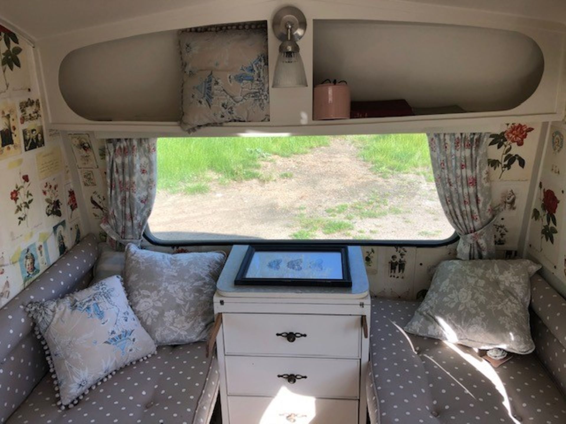 Cheltenham Classic 2-Berth Caravan (1970) “Lucy” (IMPORTANT NOTE: The caravan has no lights so - Image 17 of 19