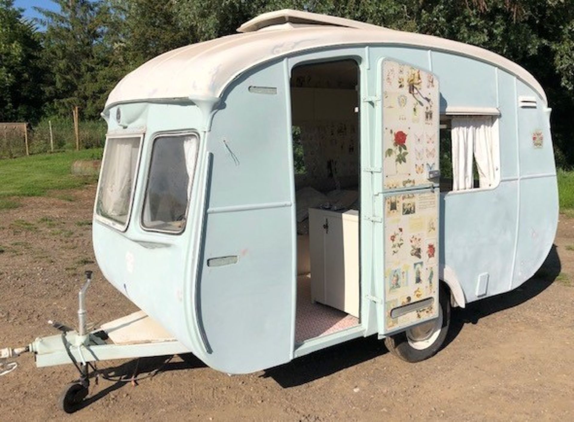 Cheltenham Classic 2-Berth Caravan (1970) “Lucy” (IMPORTANT NOTE: The caravan has no lights so - Image 11 of 19