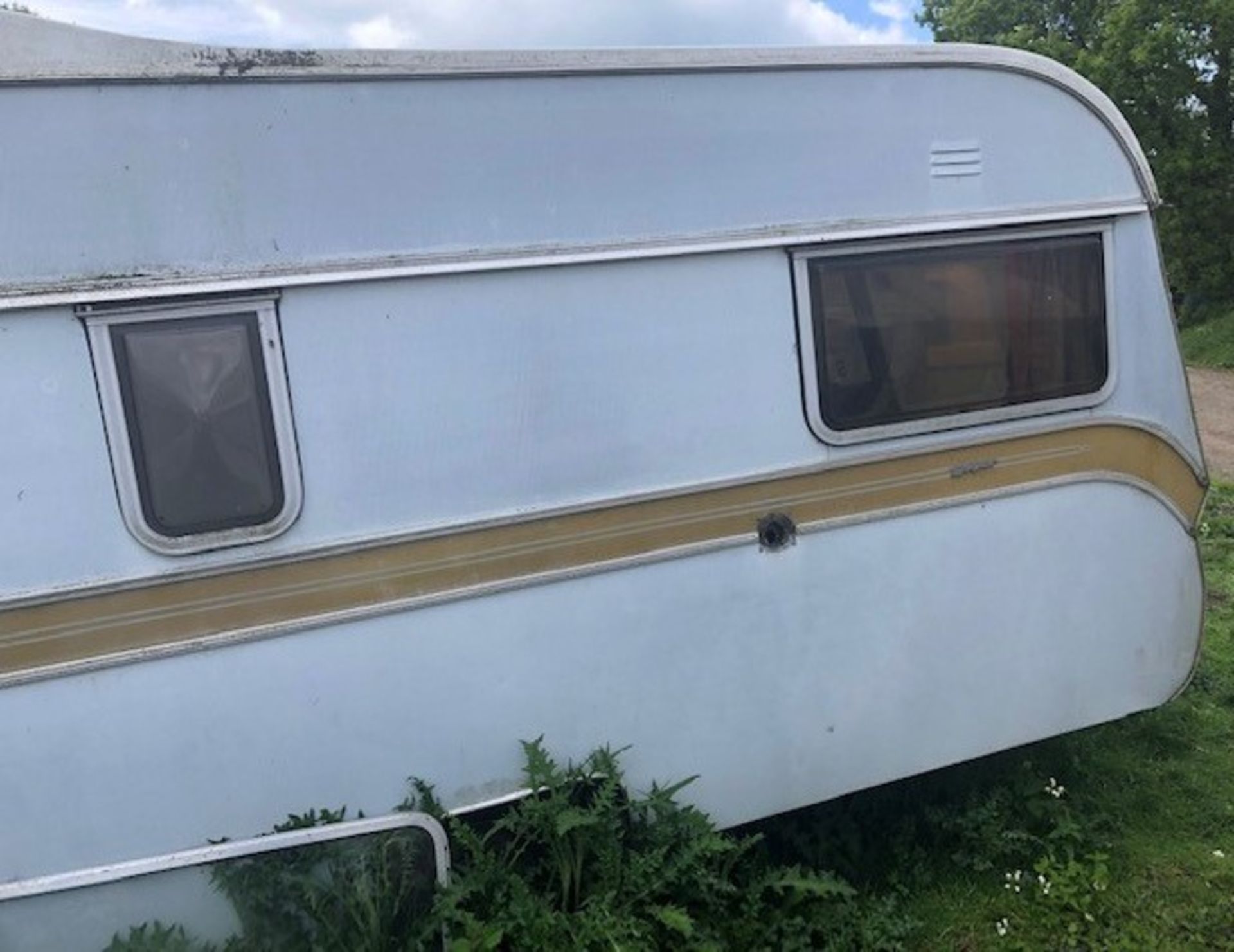 Avondale Classic Caravan for Restoration (Location Bognor Regis) (IMPORTANT NOTE: The Caravan is Not - Image 5 of 6