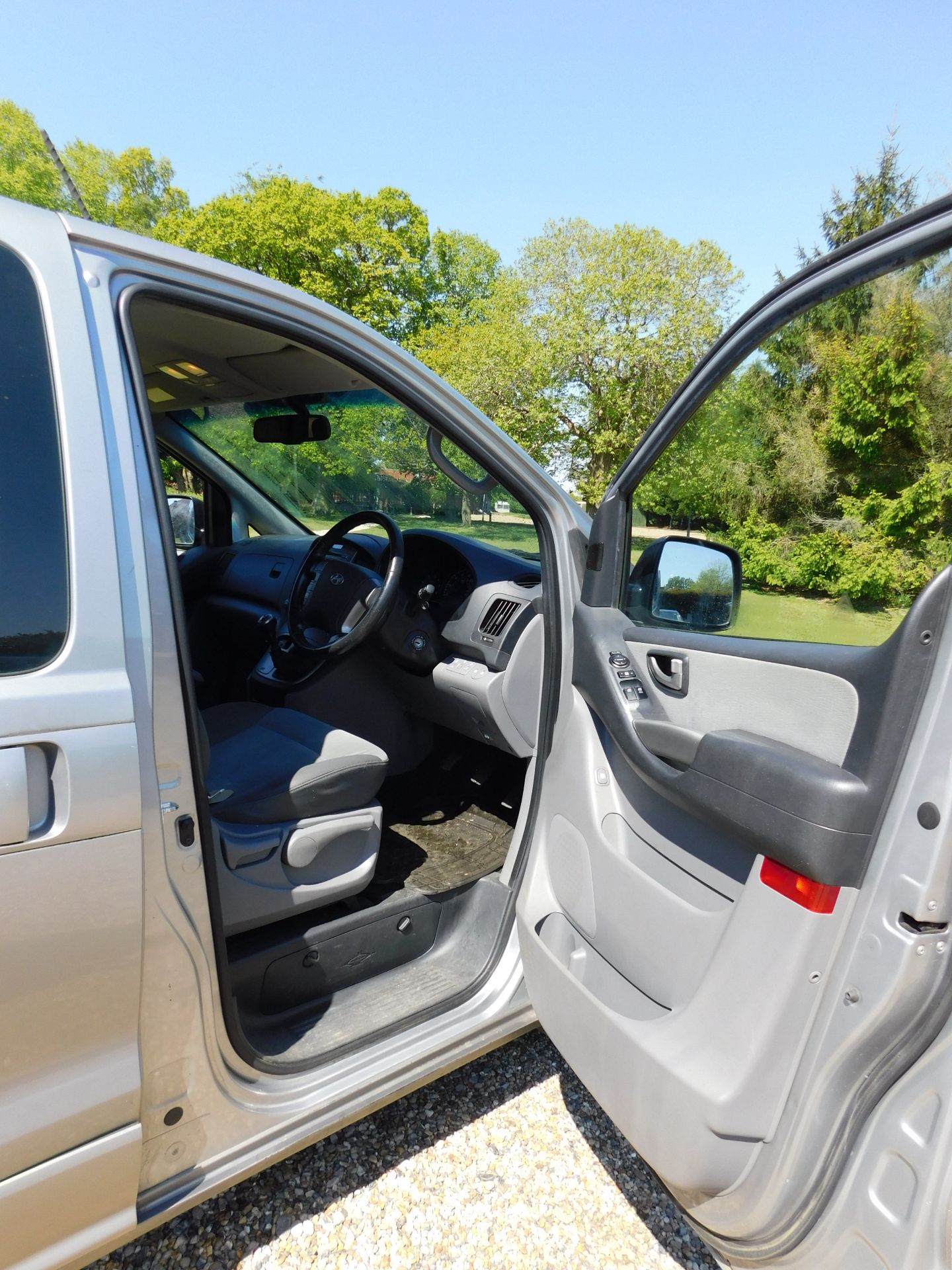 Hyundai I800 2.5 SE CRDi 8-Seat MPV (Euro 05/Euro06 M53AZ1), Registration EF63 CAA, First Registered - Image 12 of 34