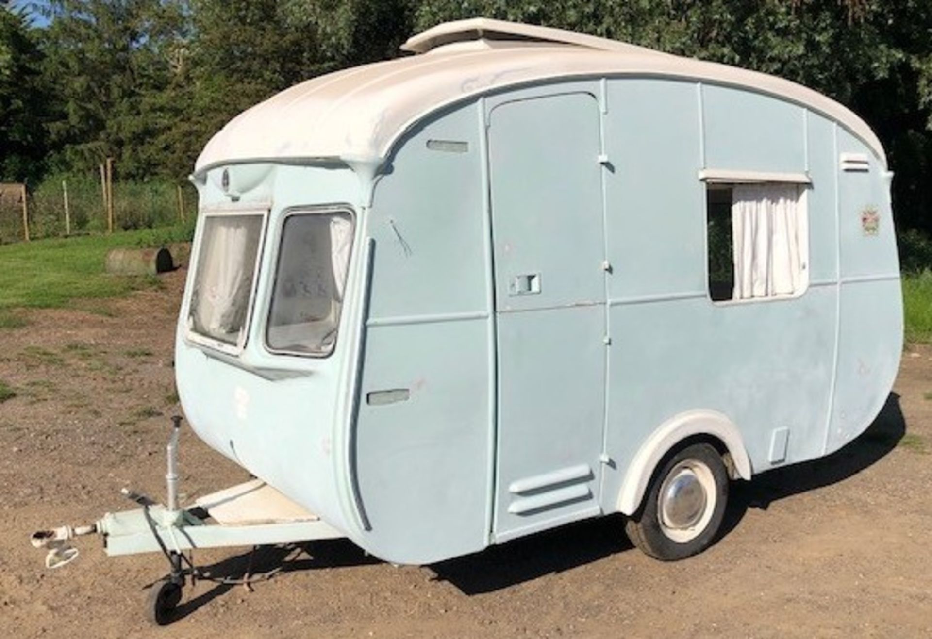 Cheltenham Classic 2-Berth Caravan (1970) “Lucy” (IMPORTANT NOTE: The caravan has no lights so