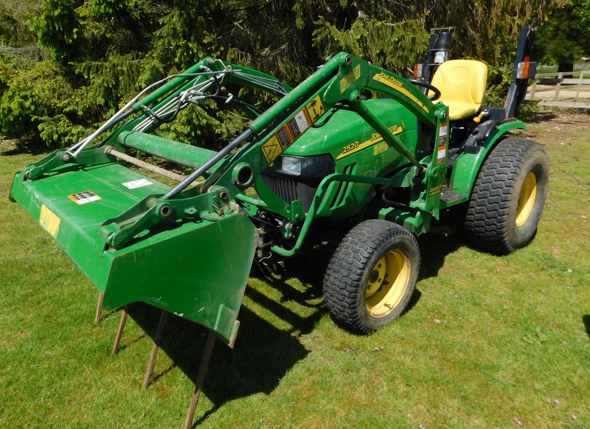 John Deere 2520 Compact Tractor, AU60 DDV, First Registered 6th January 2011, 770 Hours with Spare - Image 2 of 10