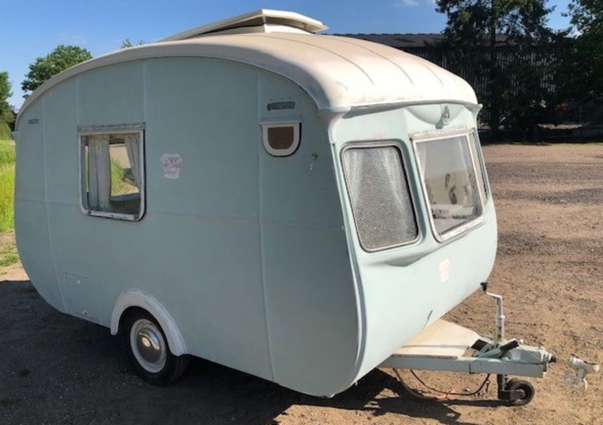 Cheltenham Classic 2-Berth Caravan (1970) “Lucy” (IMPORTANT NOTE: The caravan has no lights so - Image 4 of 19