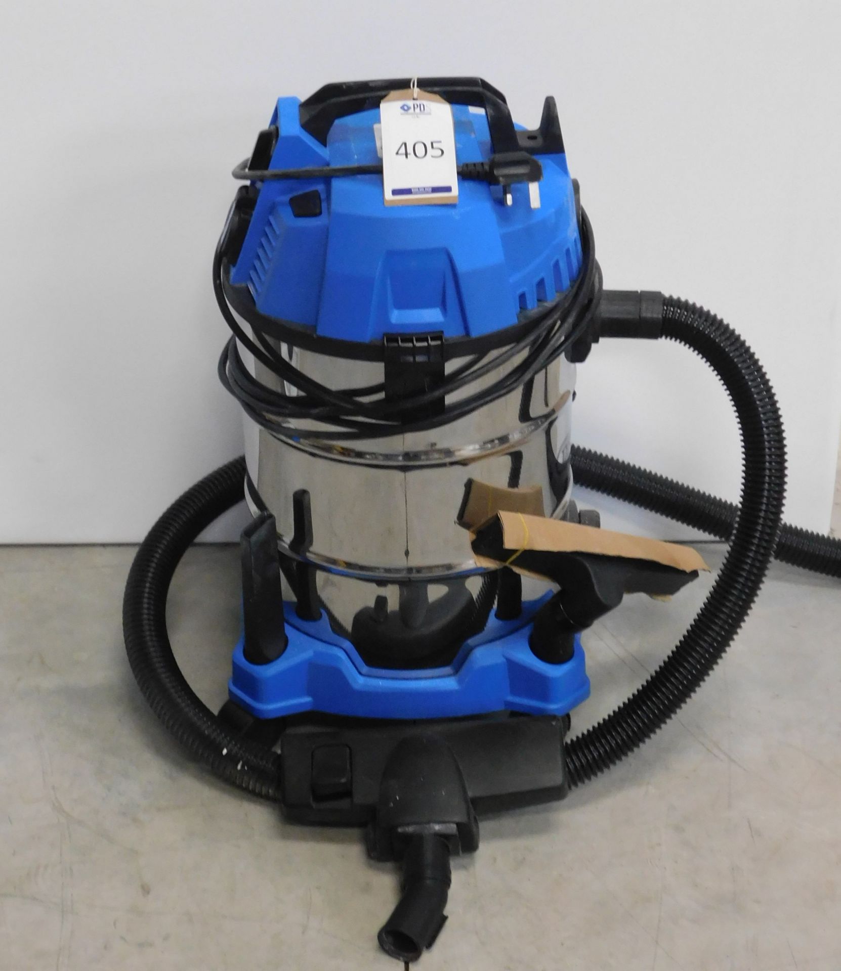 Draper 20529 Wet & Dry Vacuum Cleaner with Attachments (Located: Brentwood. Please Refer to