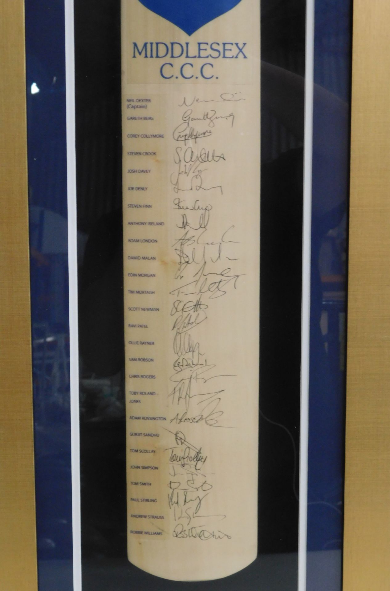 Middlesex CCC Signed Cricket Bat in Presentation Case (Overall size: 101cm x 32cm) (Located: - Image 2 of 2