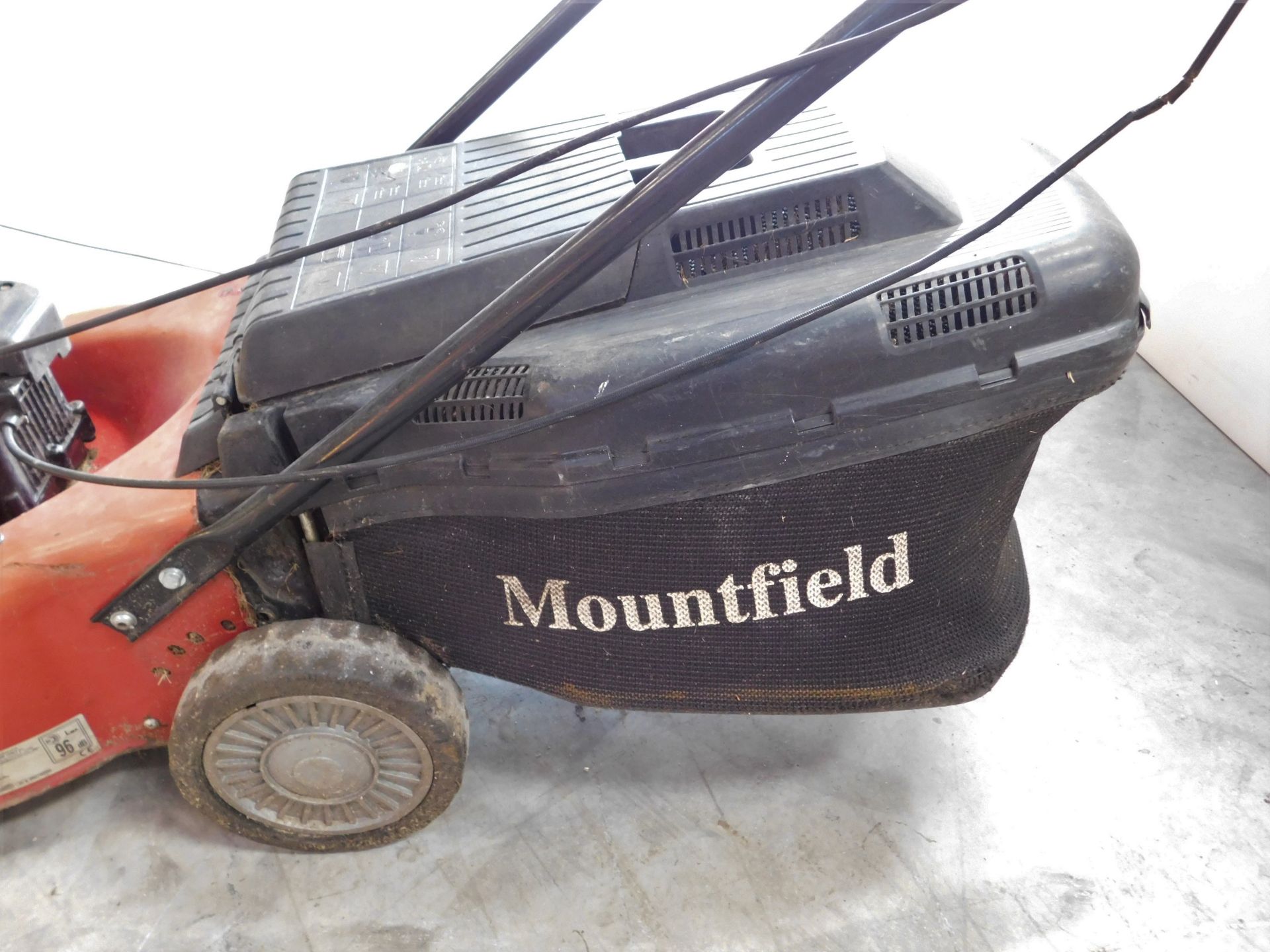 Mountfield HP180 Lawnmower with Briggs & Stratton Engine Serial Number: 1302195113165 (Location: - Image 3 of 3