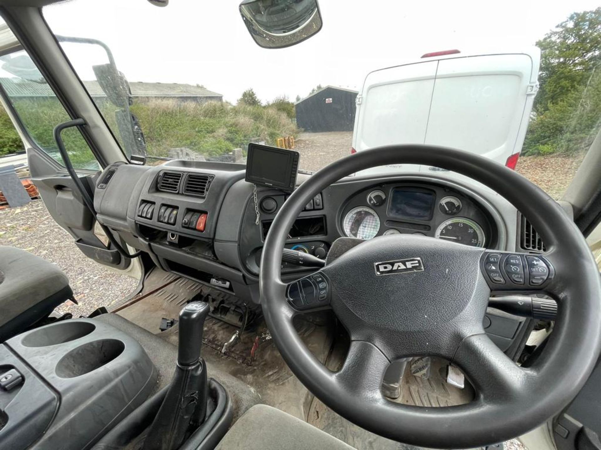 Leyland Daf FA LF45.140 Beavertail Dropside Plant Lorry (Euro 4) with Hydraulic Ramp , - Image 10 of 33