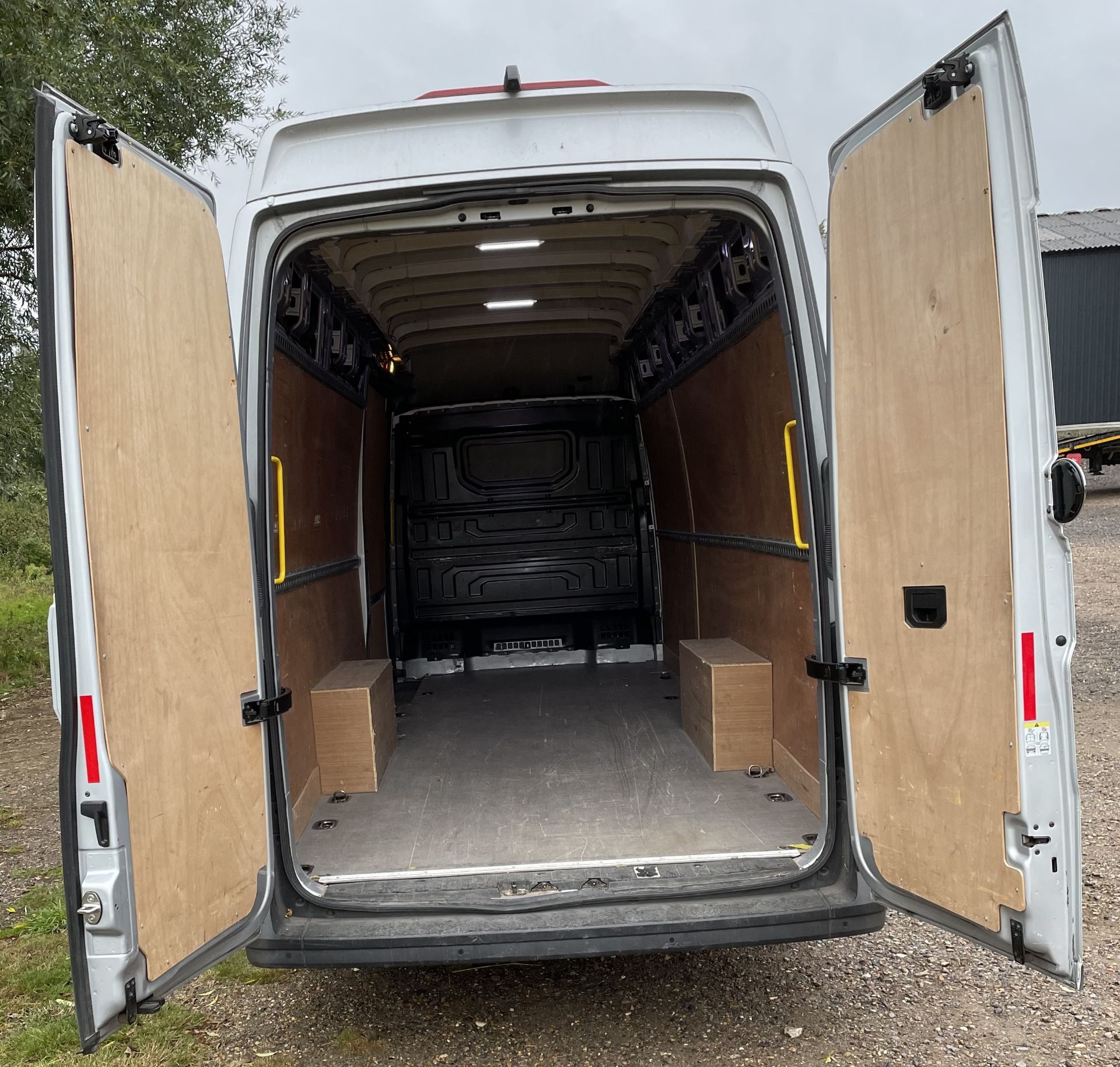 Volkswagen Crafter CR35 LWB Maxi LWB 2.0 TDI 140 PS Trendline High Roof Panel Van, Registration RO68 - Image 9 of 21