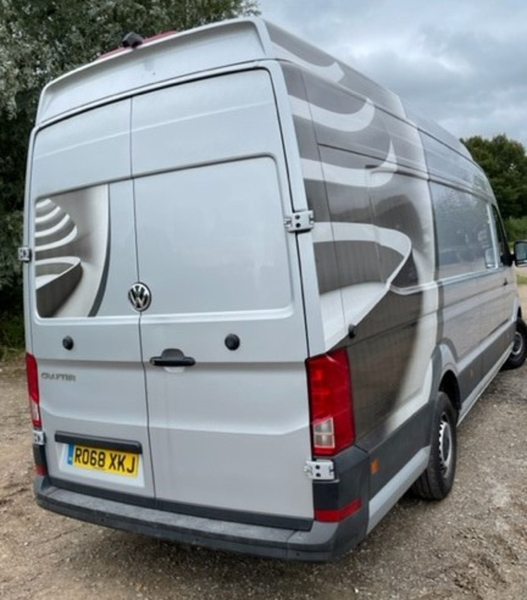 Volkswagen Crafter CR35 LWB Maxi LWB 2.0 TDI 140 PS Trendline High Roof Panel Van, Registration RO68 - Image 4 of 21