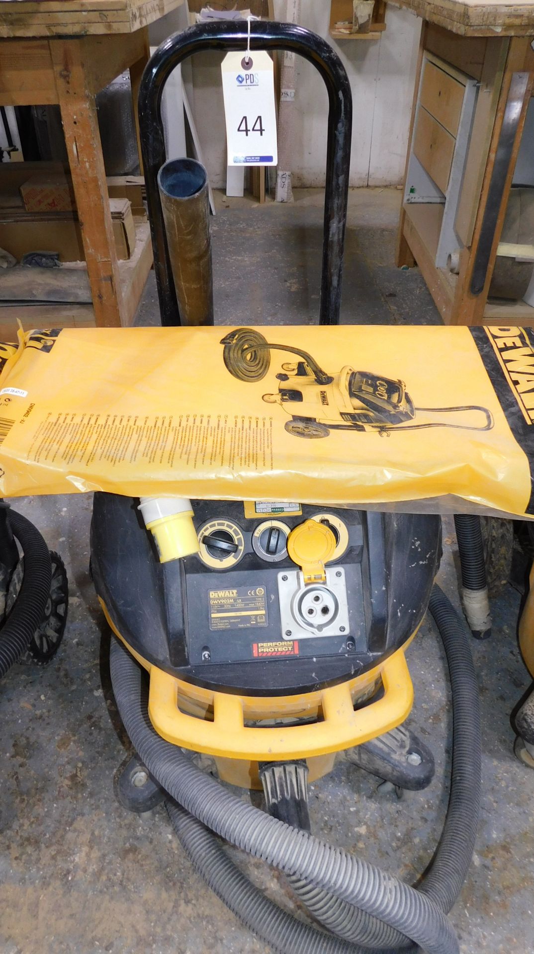 DeWalt DWV902M Mobile Extractor, 110v